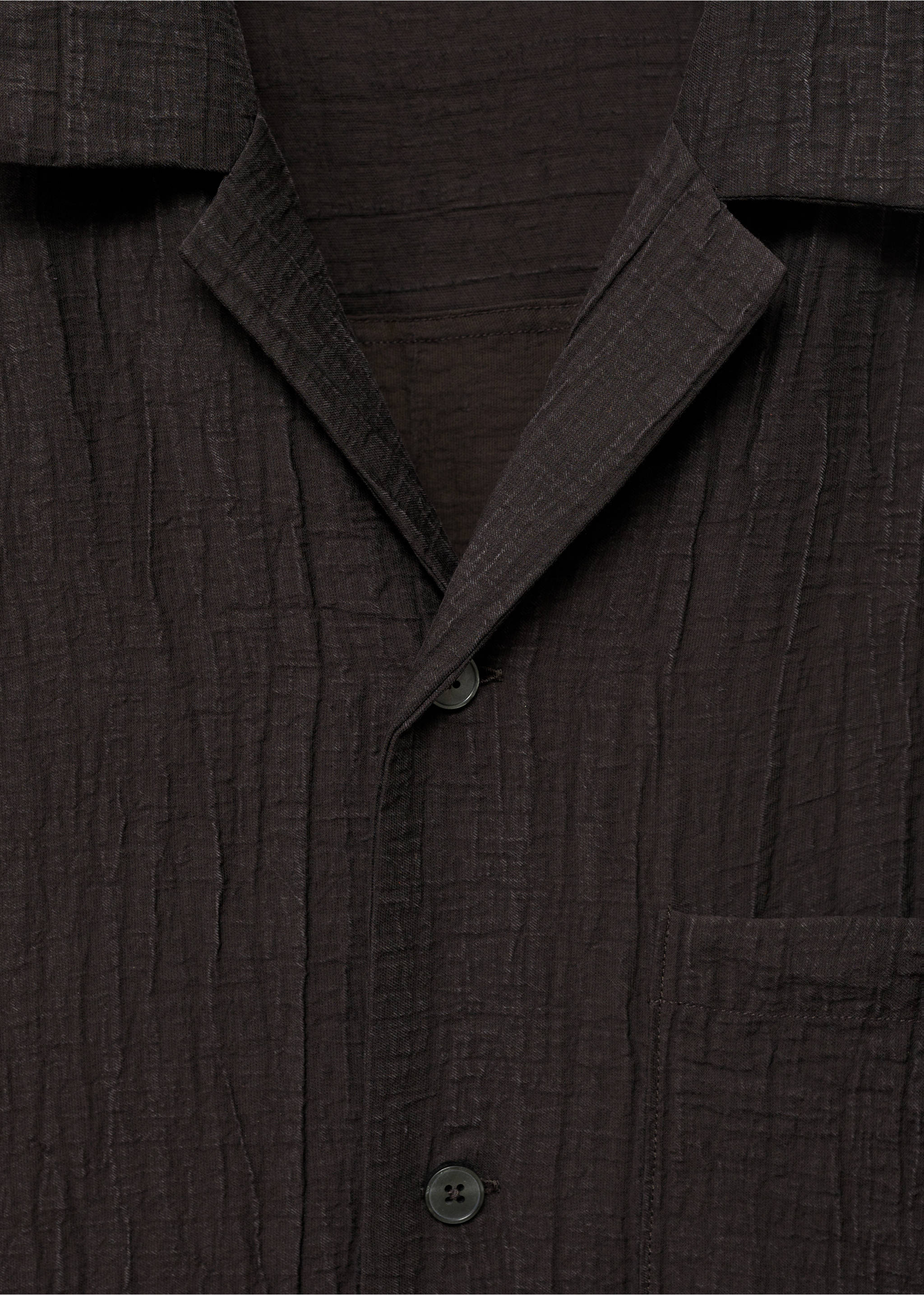 Camisa com efeito enrugado - Pormenor do artigo 8, Castanho. Ref: 87027903-00.