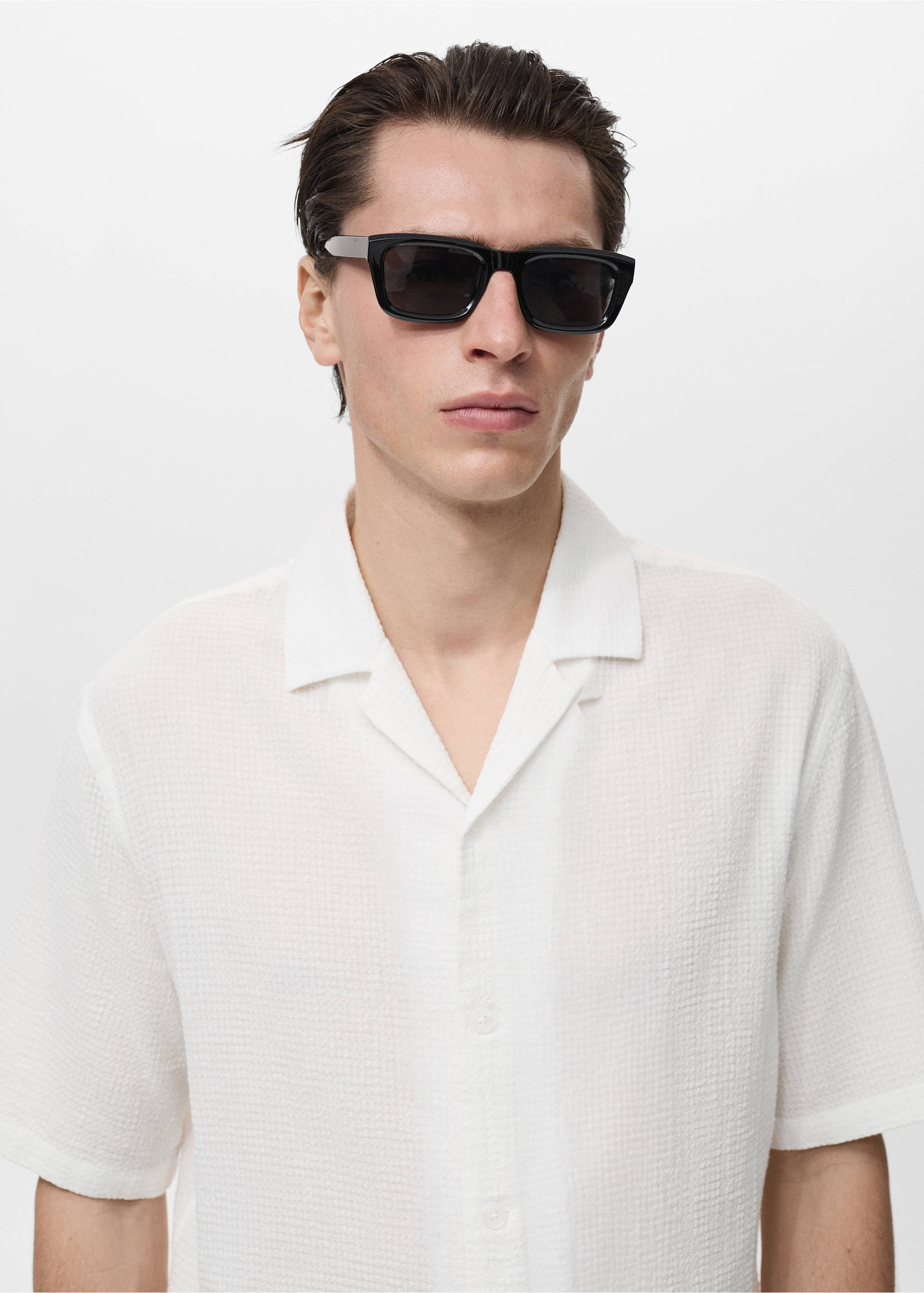 Seersucker-Hemd mit Bowlingkragen - Detail des Artikels 1, Weiß. Ref: 87027905-00.