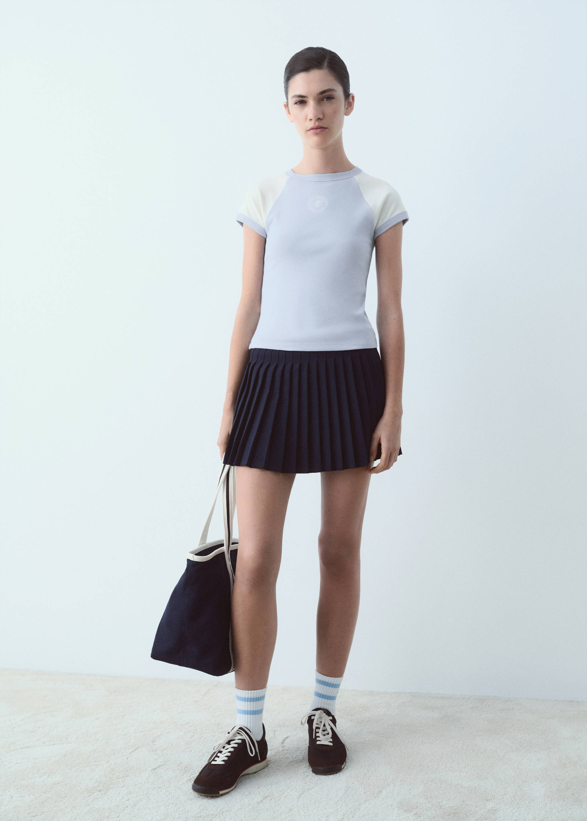 Katoenen T-shirt met contrasterende mouwen - Overzichtstekening