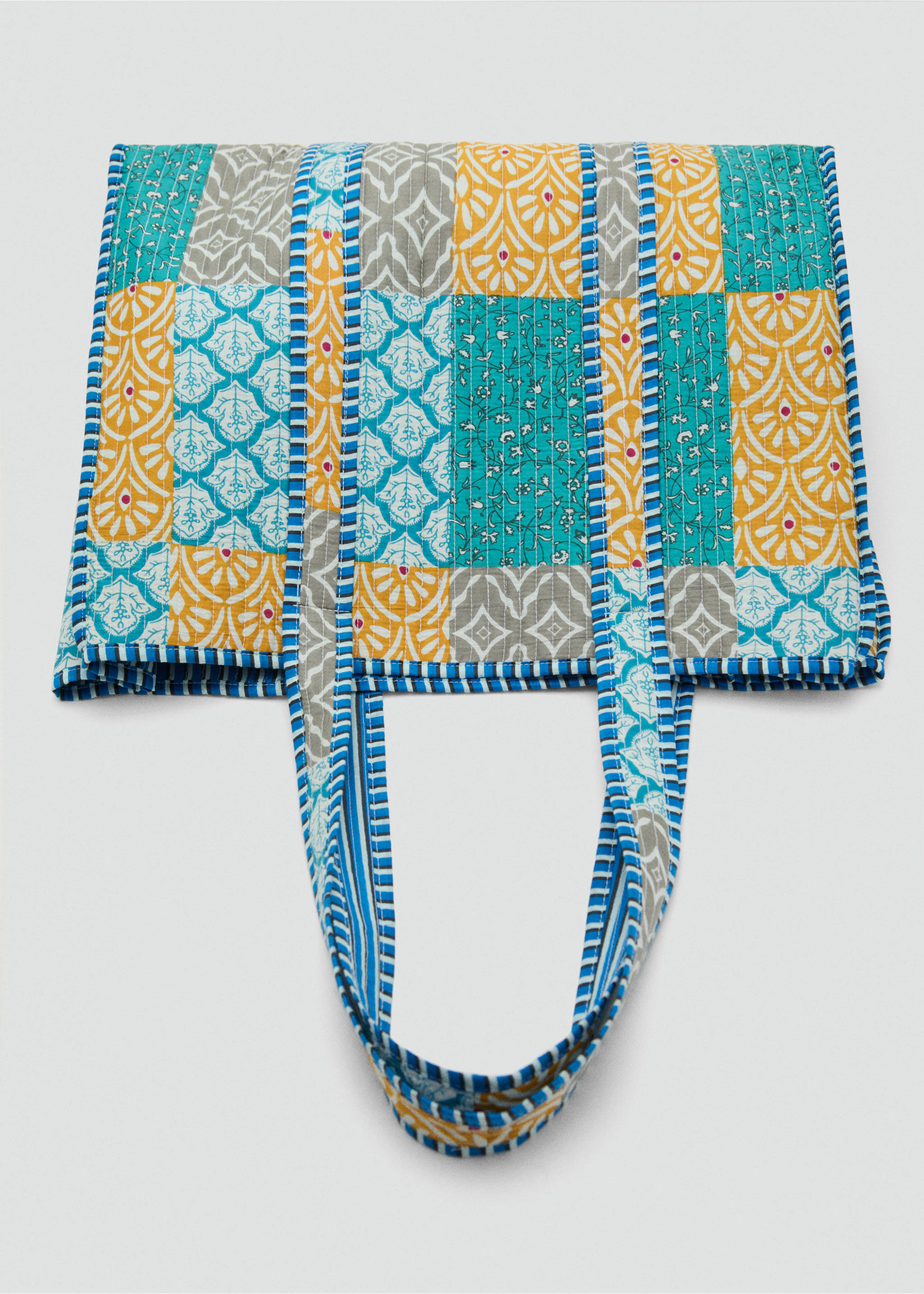 Quilted patchwork bag - Details of the article 3, Blue. Ref: 87028263-00.