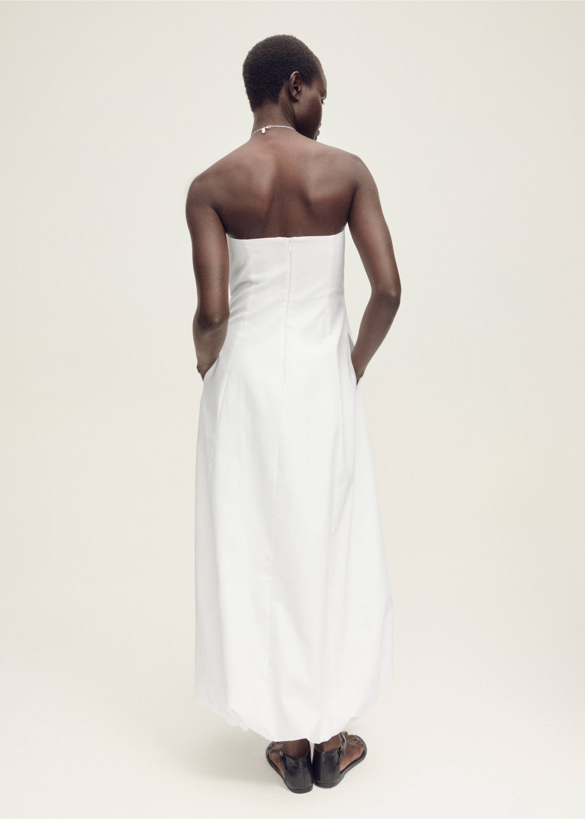 Strapless dress with puffed hem - Reverse of the article, White. Ref: 87028278-00.