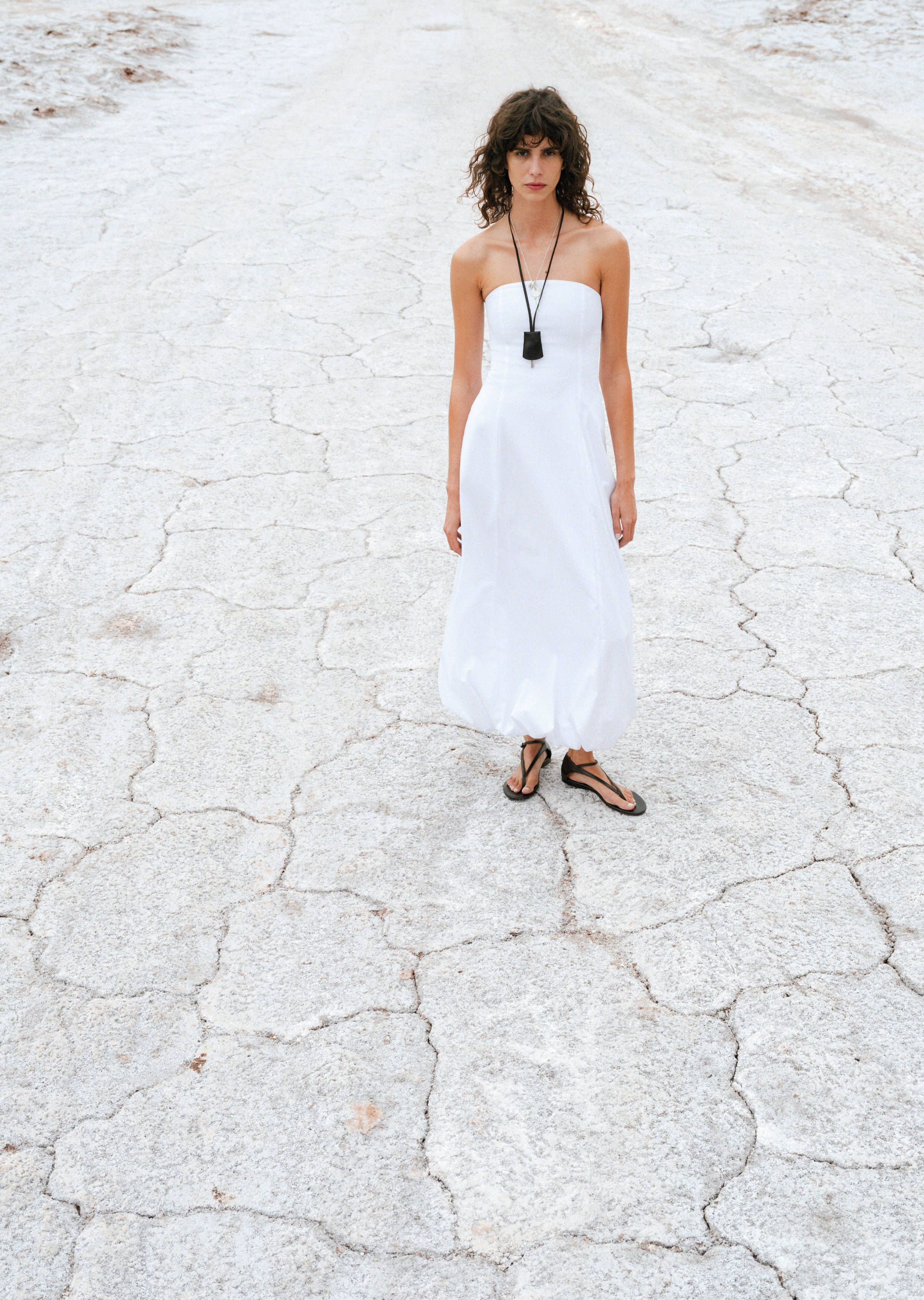 Strapless dress with puffed hem - Details of the article 5