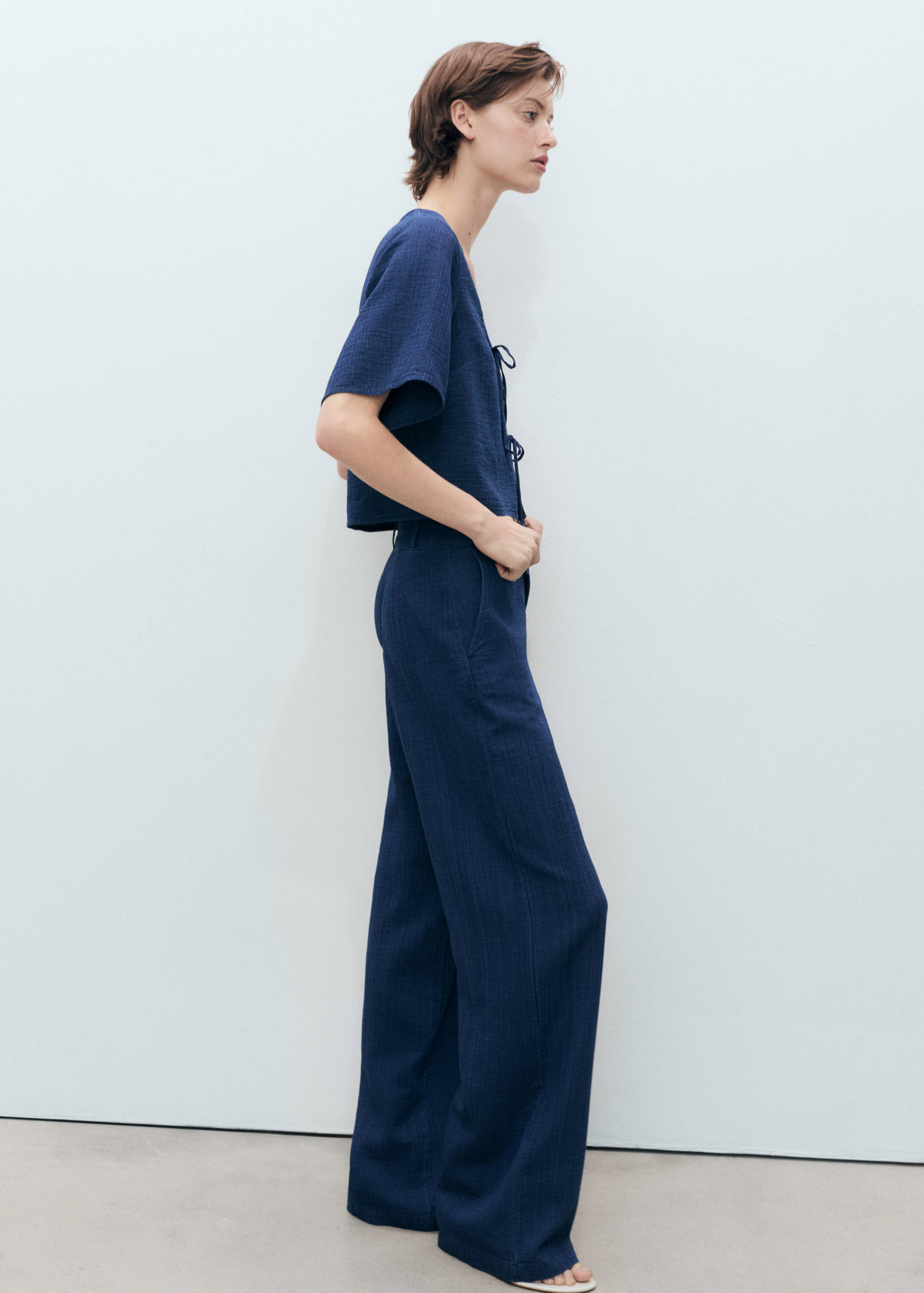 Pantalón denim fluido tiro alto - Plano general
