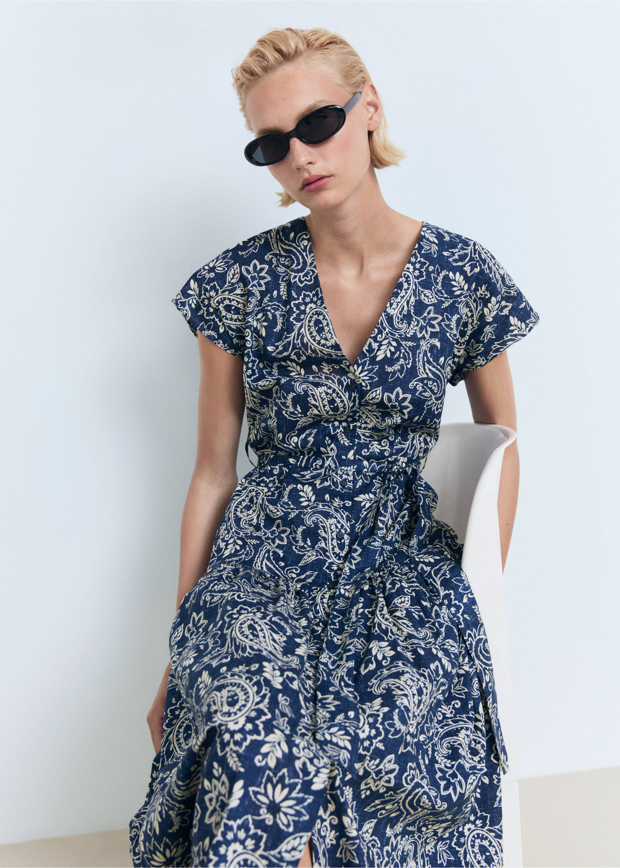Paisley flared dress with belt - Details of the article 2, Blue. Ref: 87028649-00.