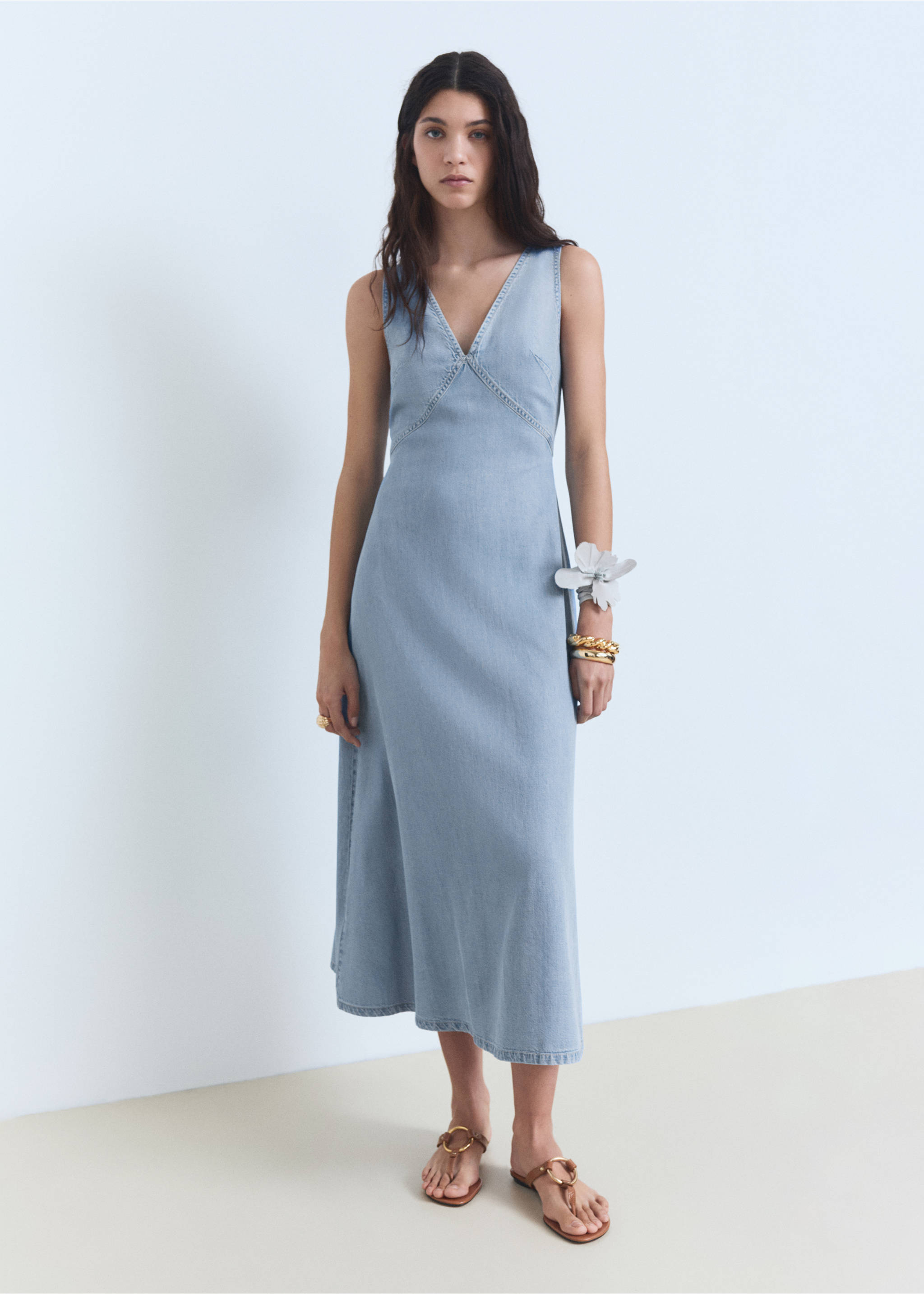 Robe midi lyocell et col en V - Plan général, Bleu clair. Ref: 87028650-00.