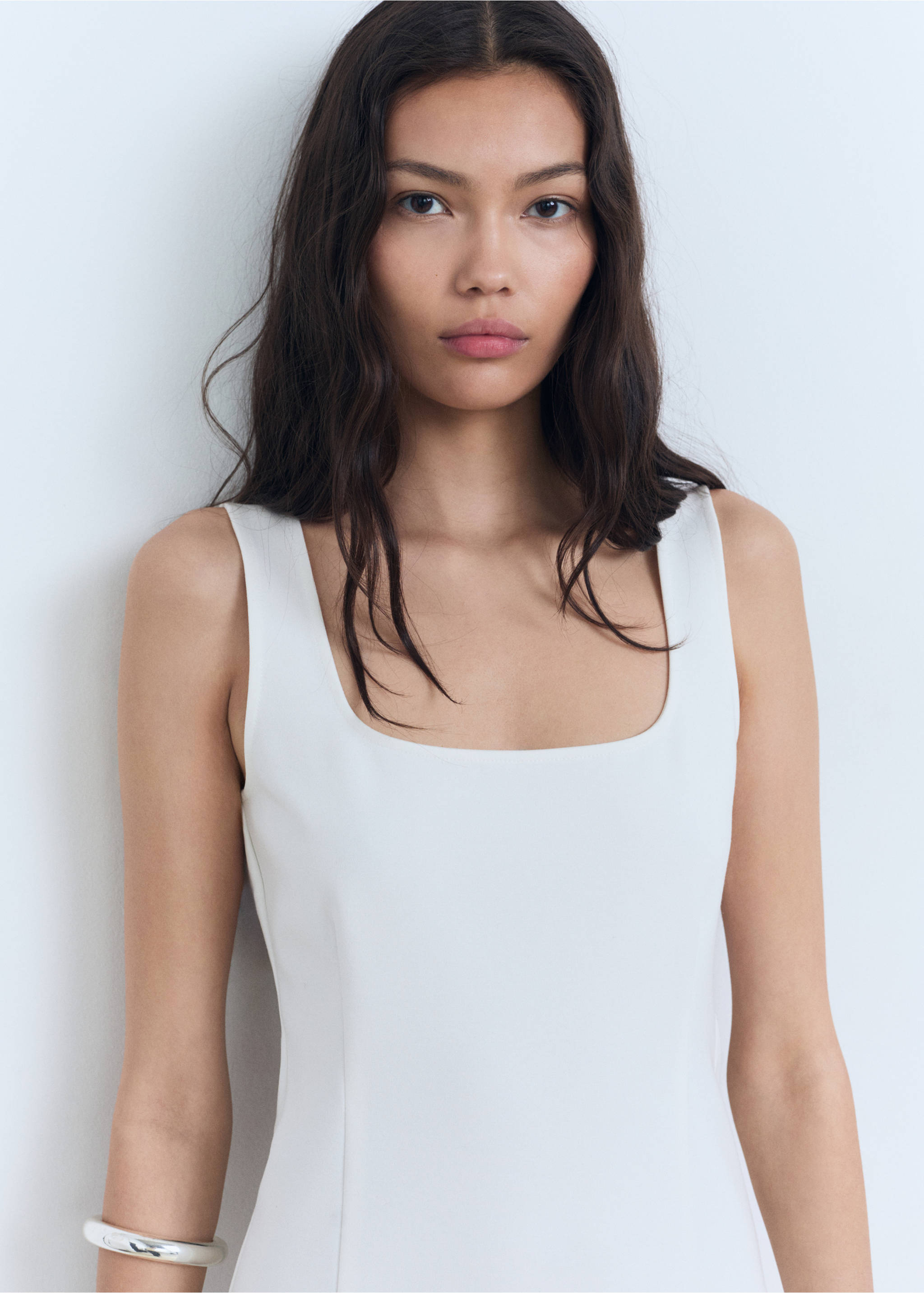 Trägerkleid mit Abnäher-Details - Mittlere Ansicht, Cremeweiß. Ref: 87028653-00.