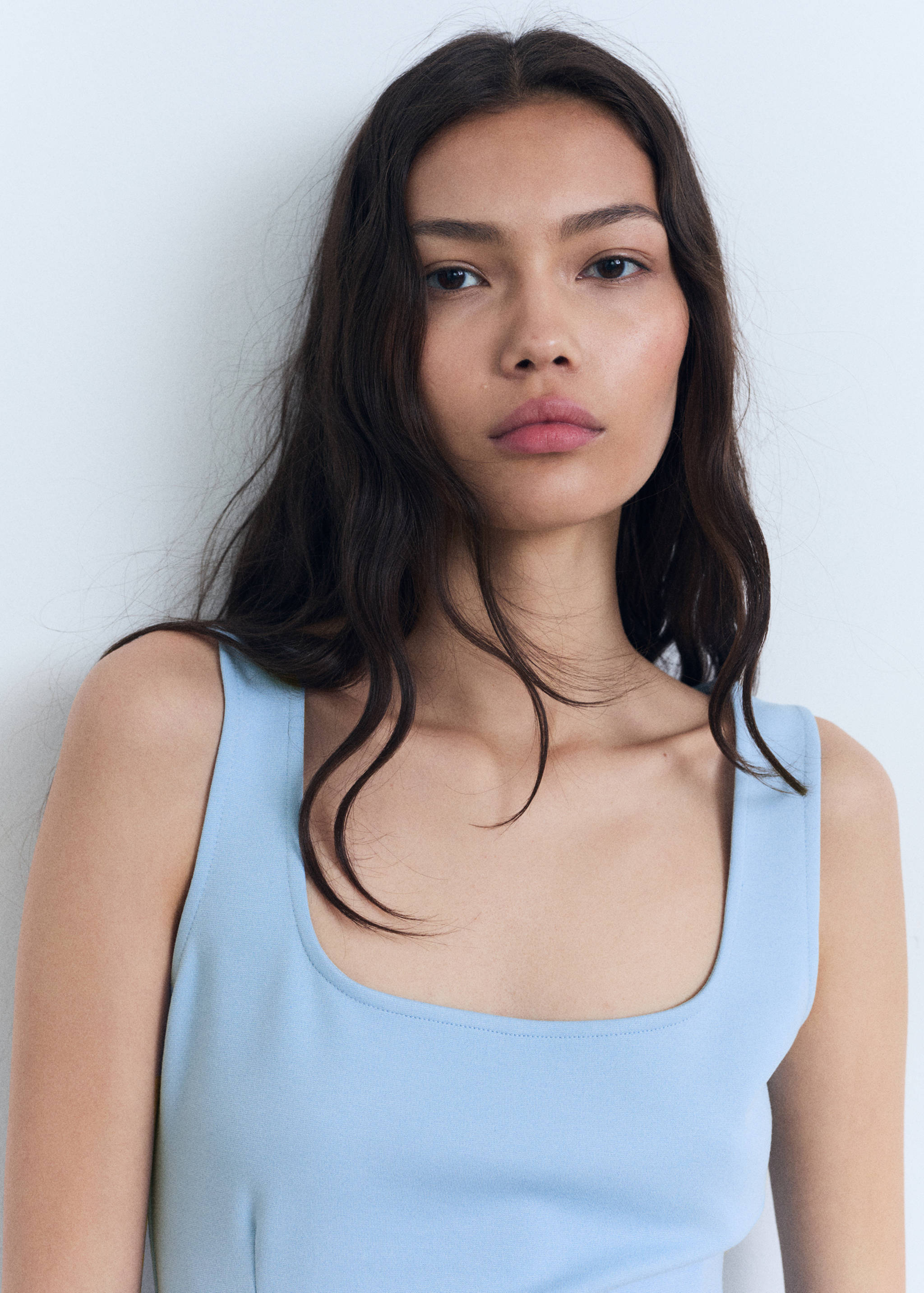 Trägerkleid mit Abnäher-Details - Detail des Artikels 1