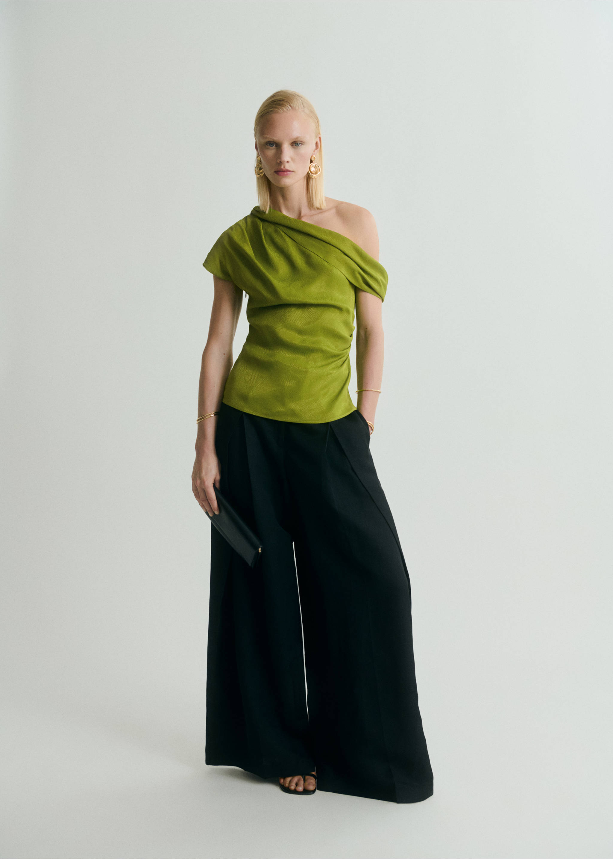 Satin blouse with asymmetrical neck - General plane, Green. Ref: 87028655-00.