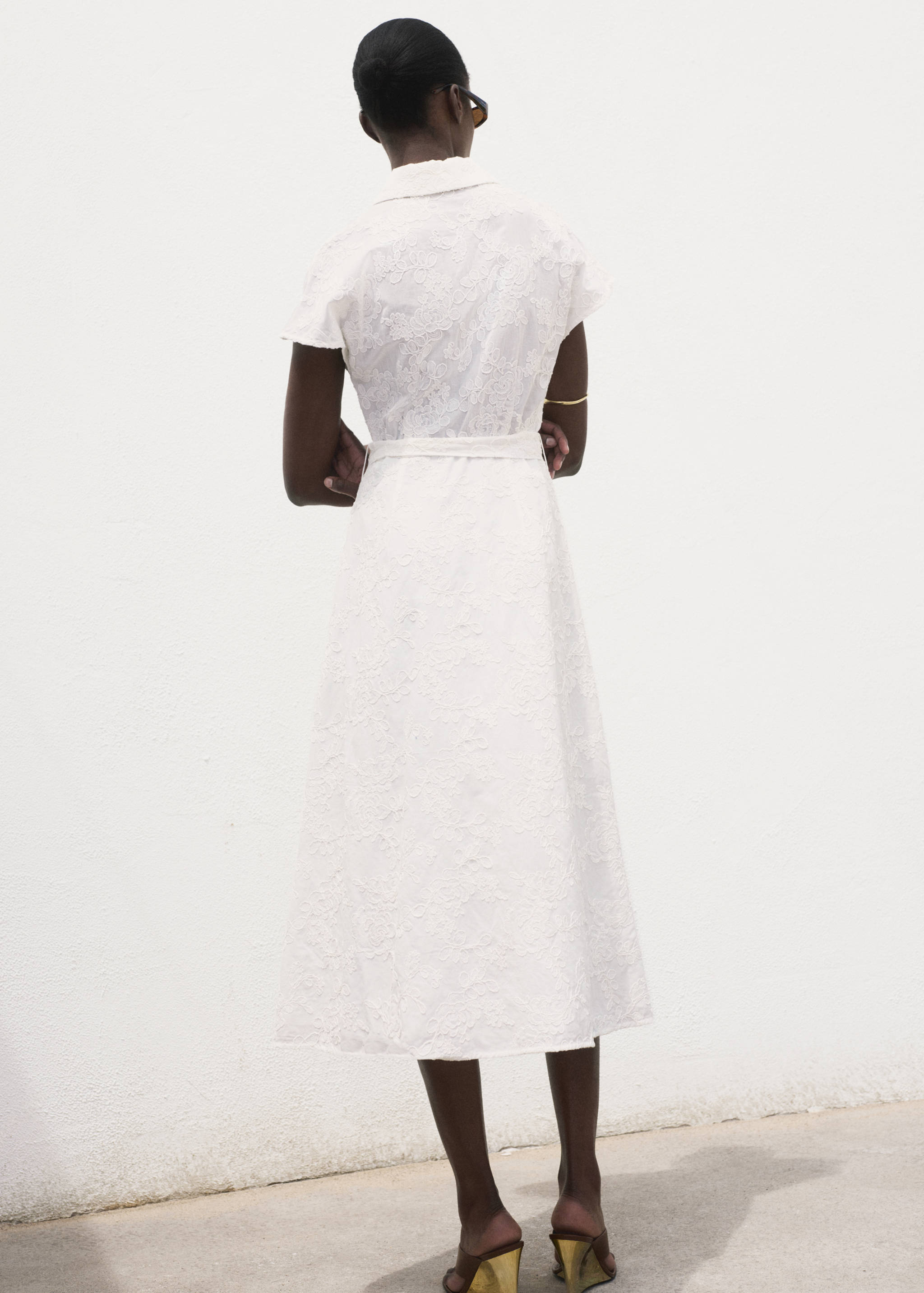 Embroidered shirt dress with belt - Reverse of the article