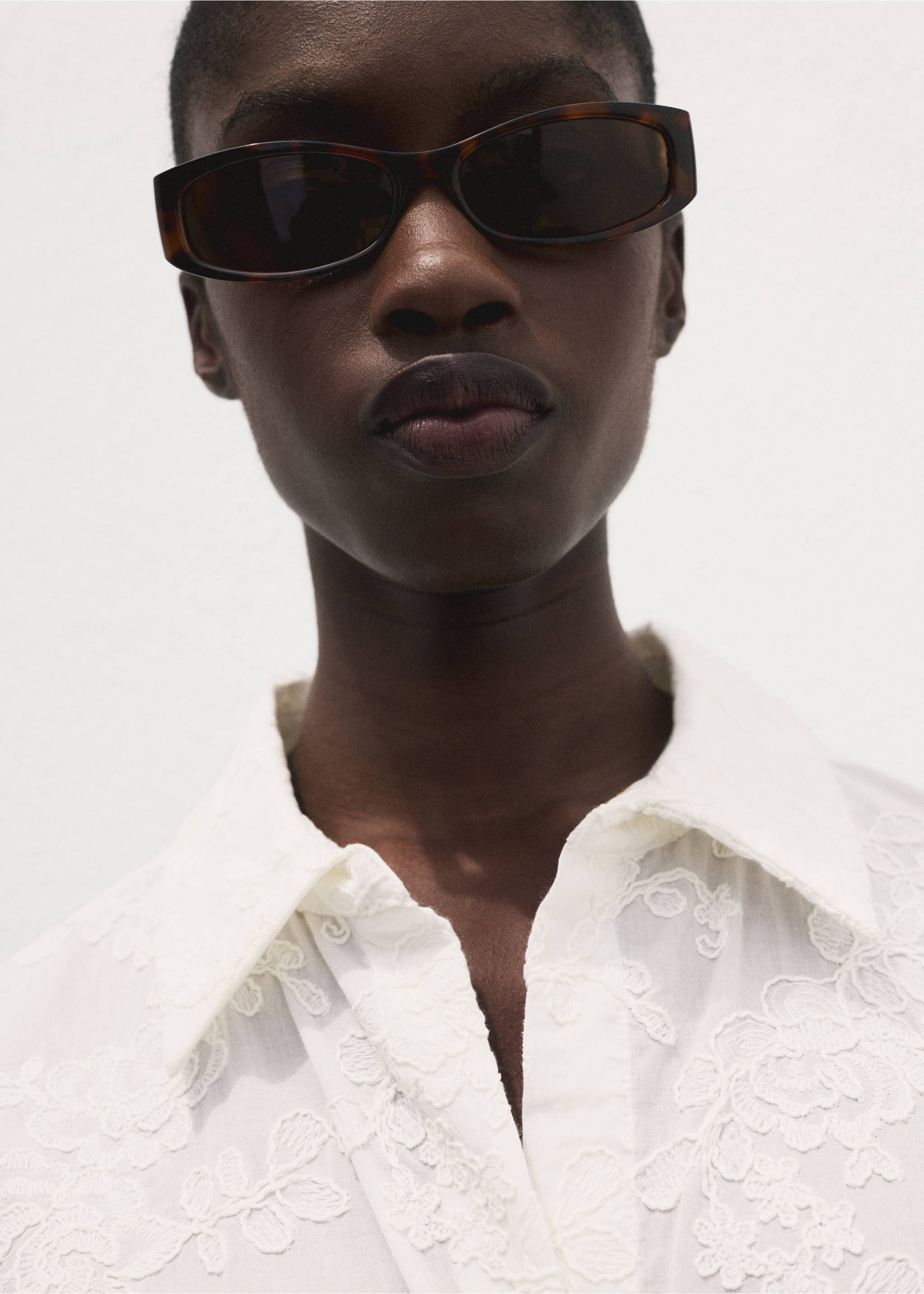 Embroidered shirt dress with belt - Details of the article 1, White. Ref: 87029065-00.