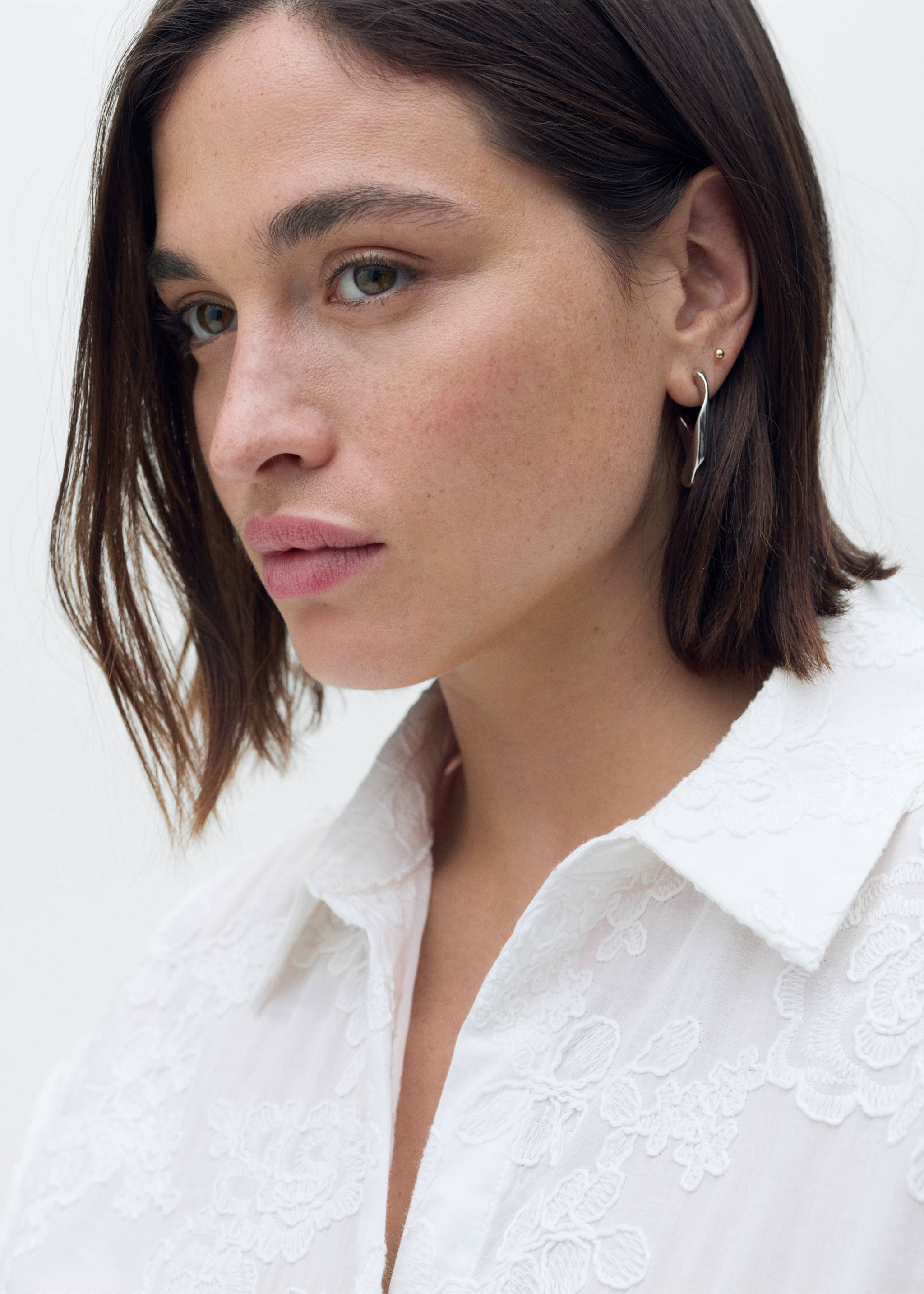 Embroidered shirt dress with belt - Details of the article 4, White. Ref: 87029065-00.