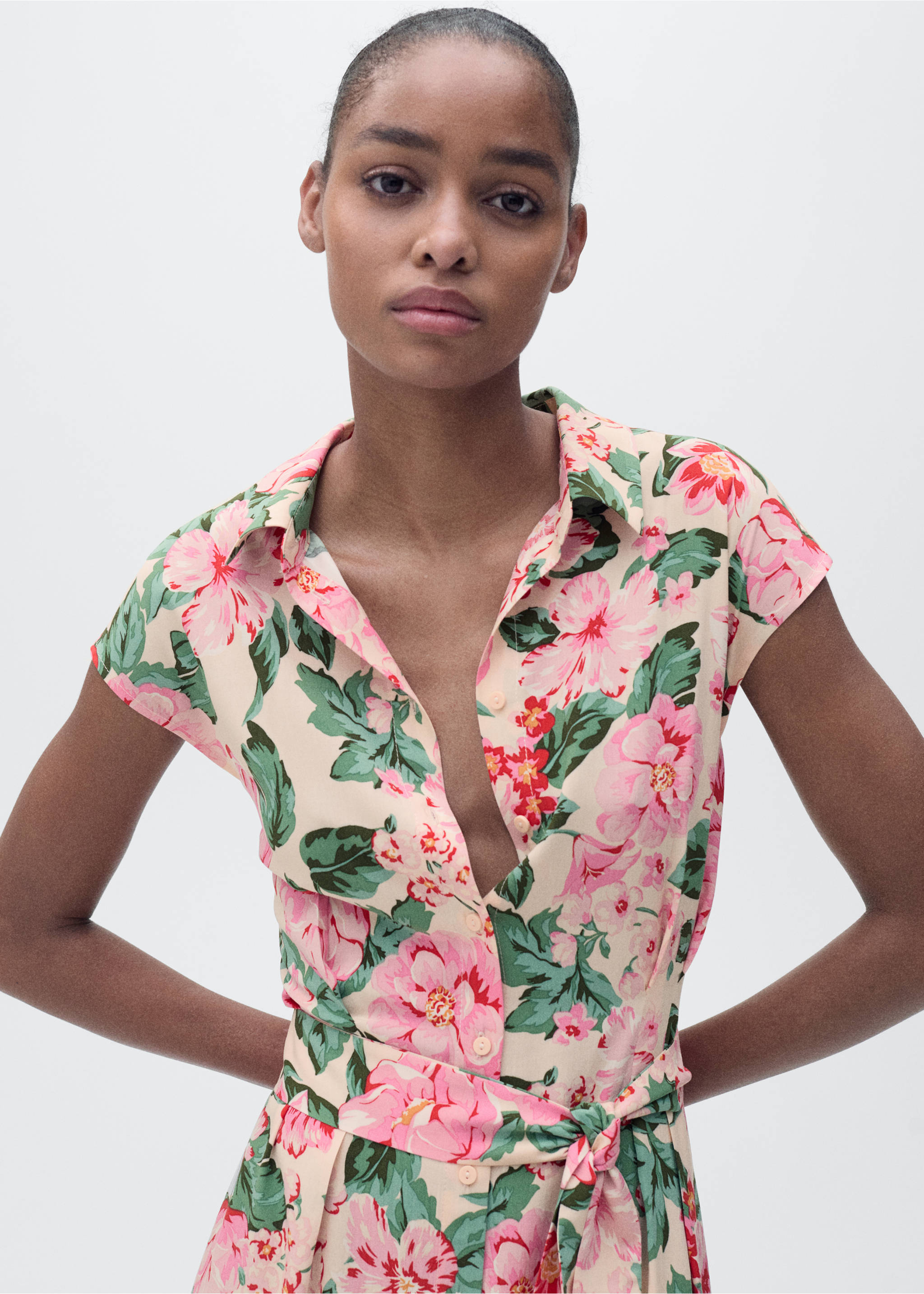 Printed shirt dress with belt - Details of the article 1, Ecru. Ref: 87029066-00.