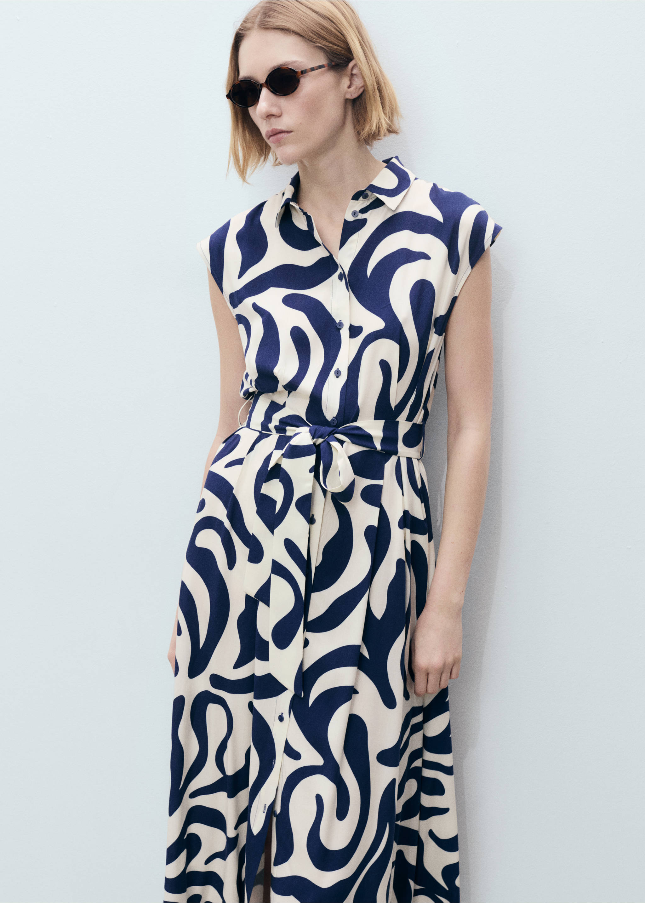 Vestido camisero estampado cinturón - Plano medio, Azul. Ref: 87029066-00.
