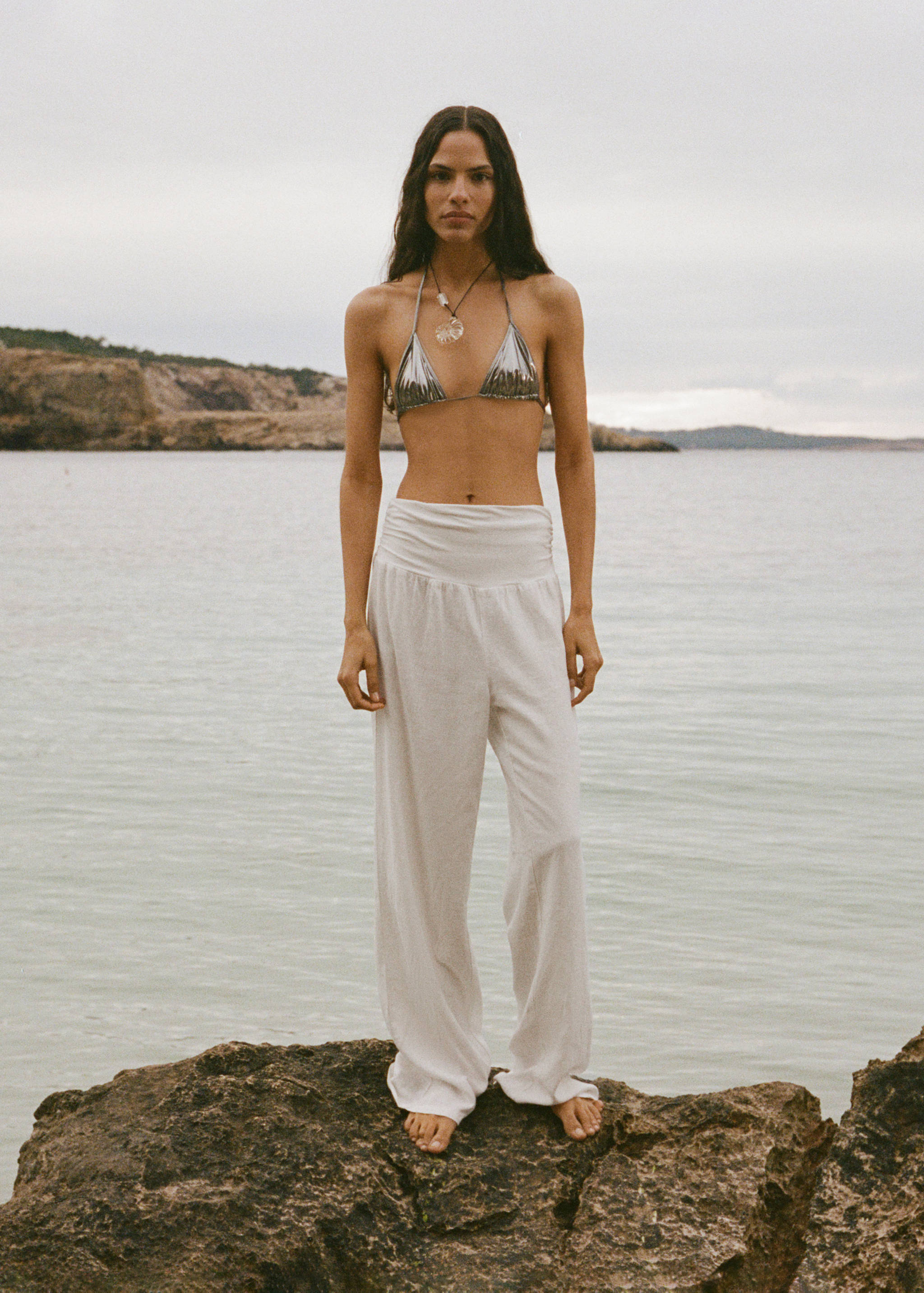 Linen trousers with draped waist - Details of the article 6, White. Ref: 87029207-00.