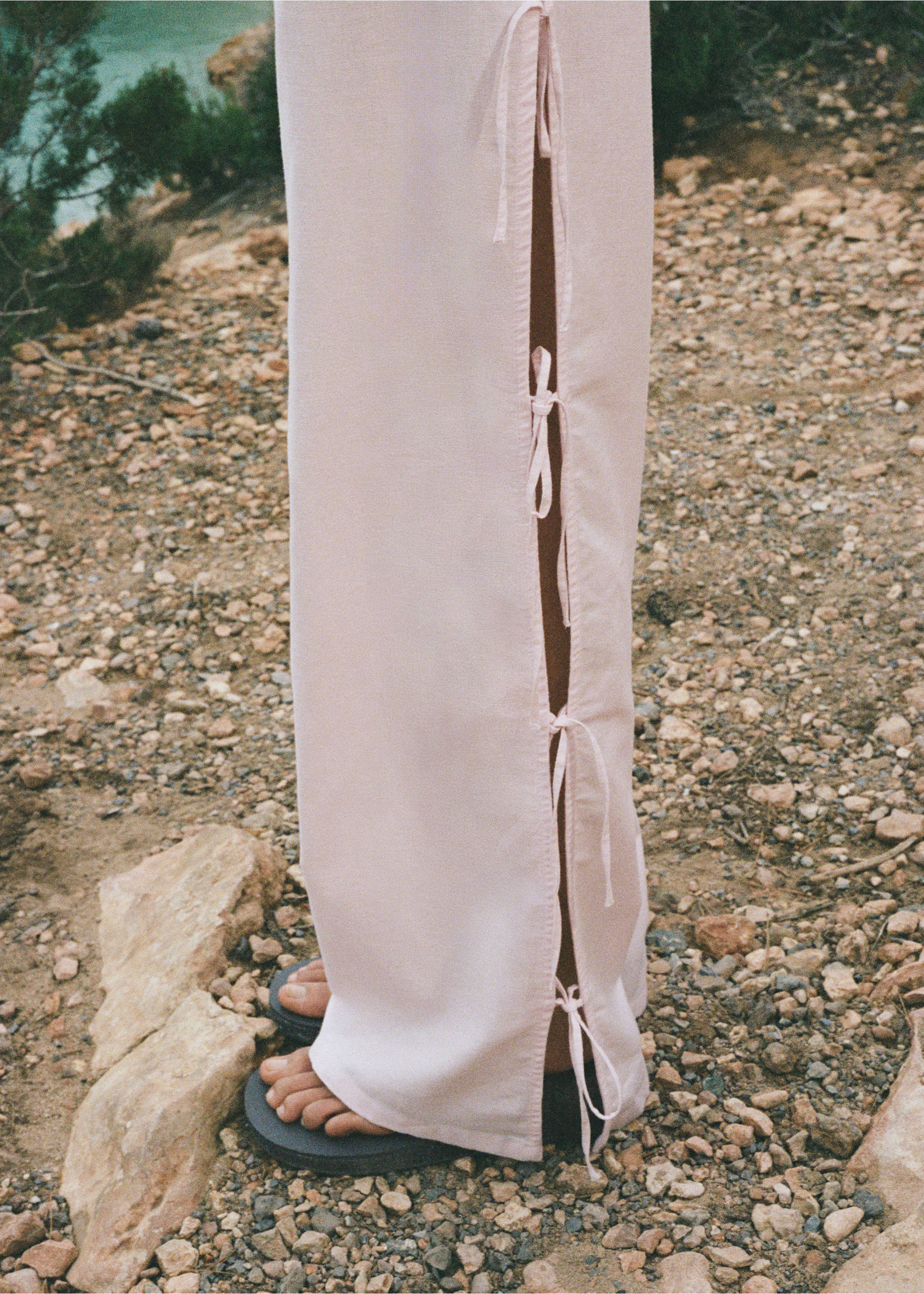 Straight pants with slits and bows - Medium plane, Pastel Pink. Ref: 87029208-00.