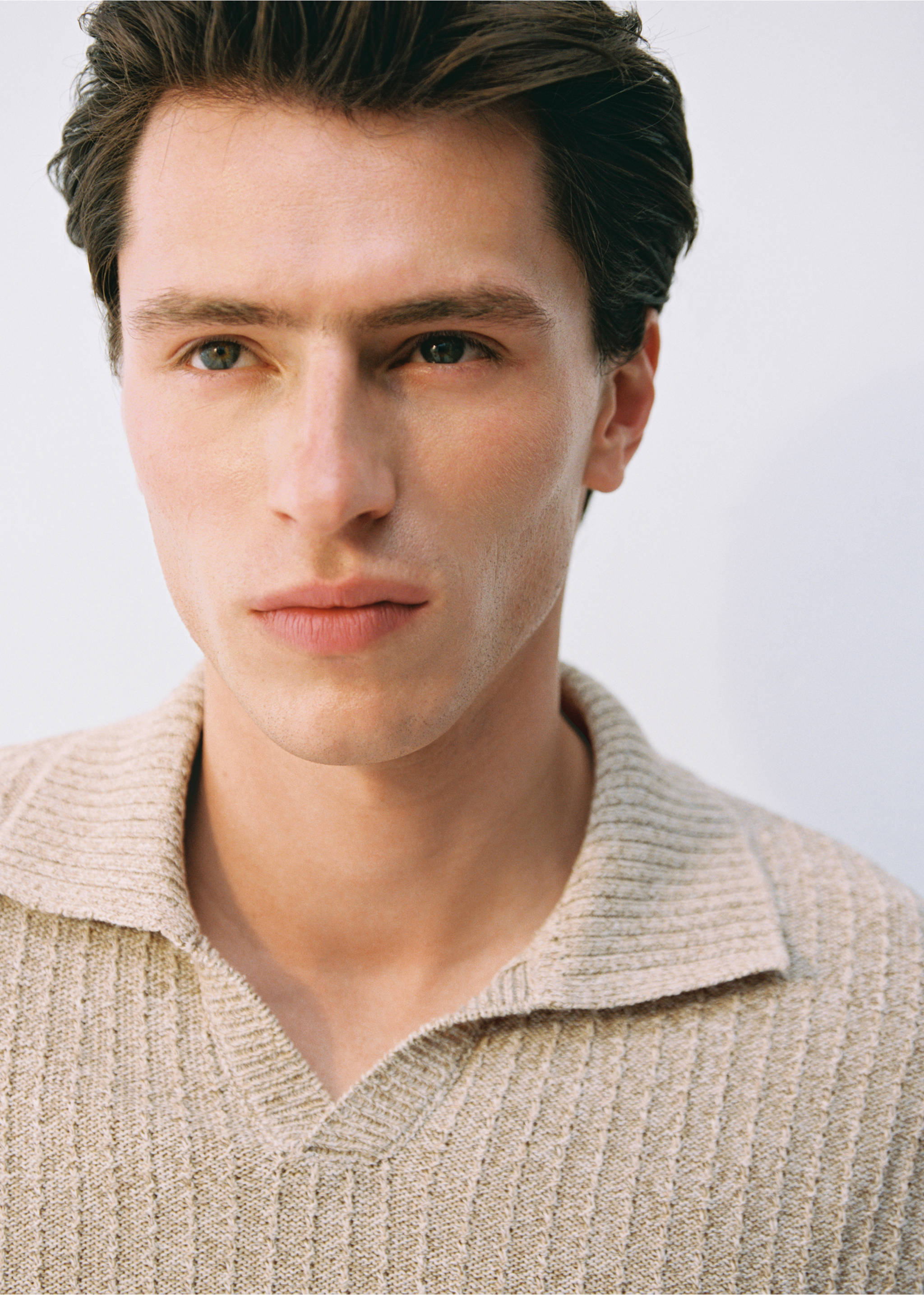 Strukturiertes Strick-Poloshirt aus Baumwolle - Detail des Artikels 5, Beige. Ref: 87029213-00.