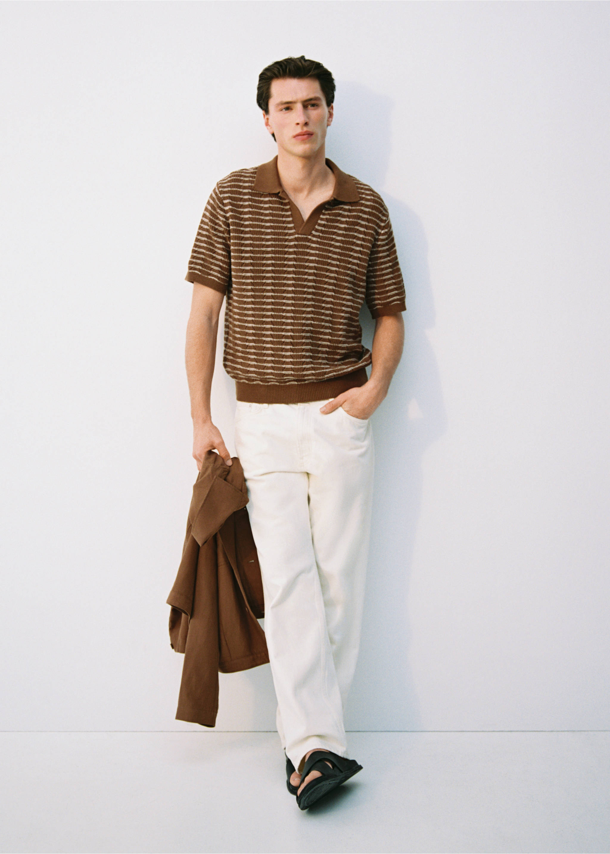 Ajour poloshirt met streepjesstructuur - Detail van het artikel 5, Tabaksbruin. Ref: 87029214-00.