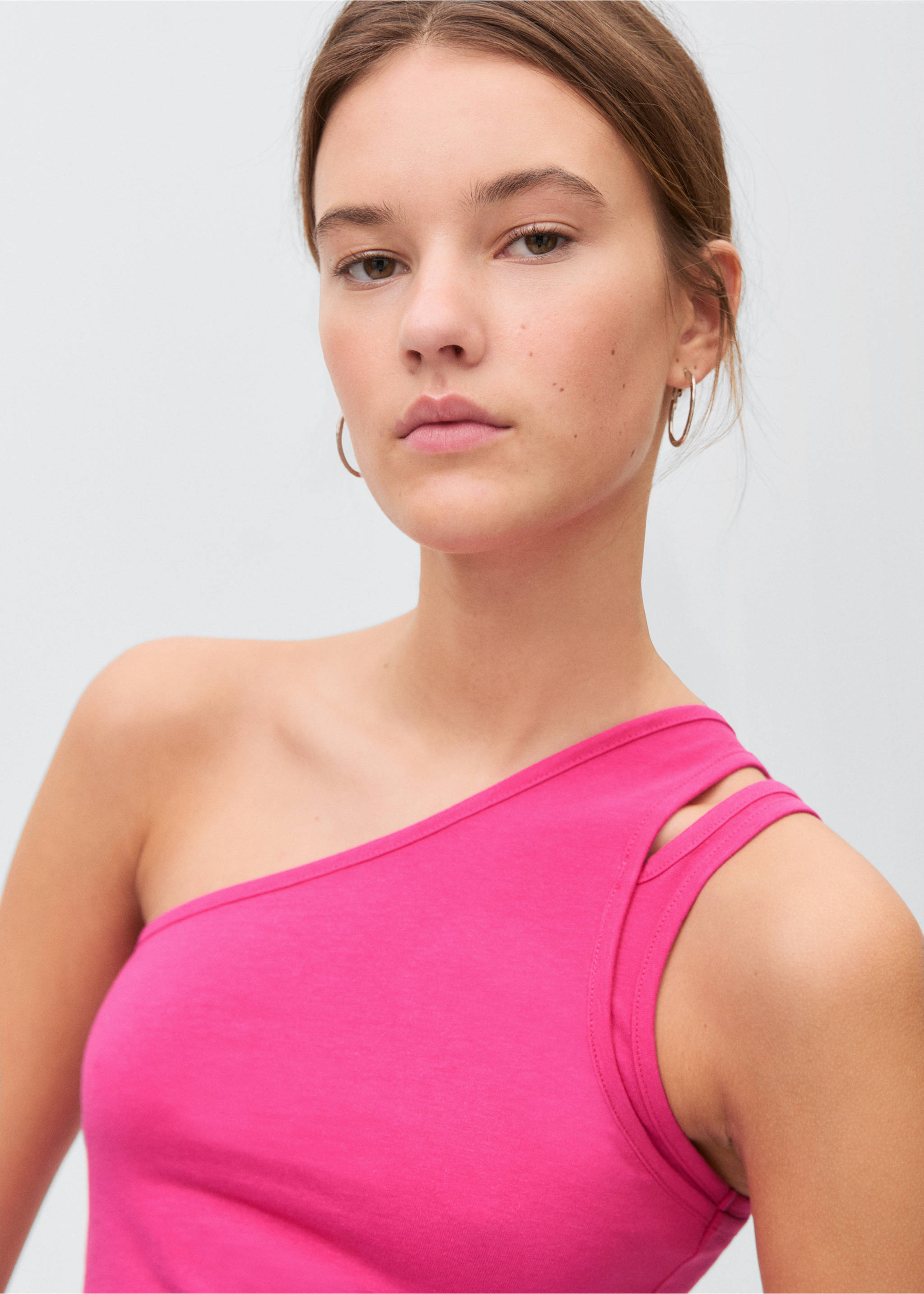 Top liso asimetrico - Detalle del artículo 1, Fucsia. Ref: 87029216-00.