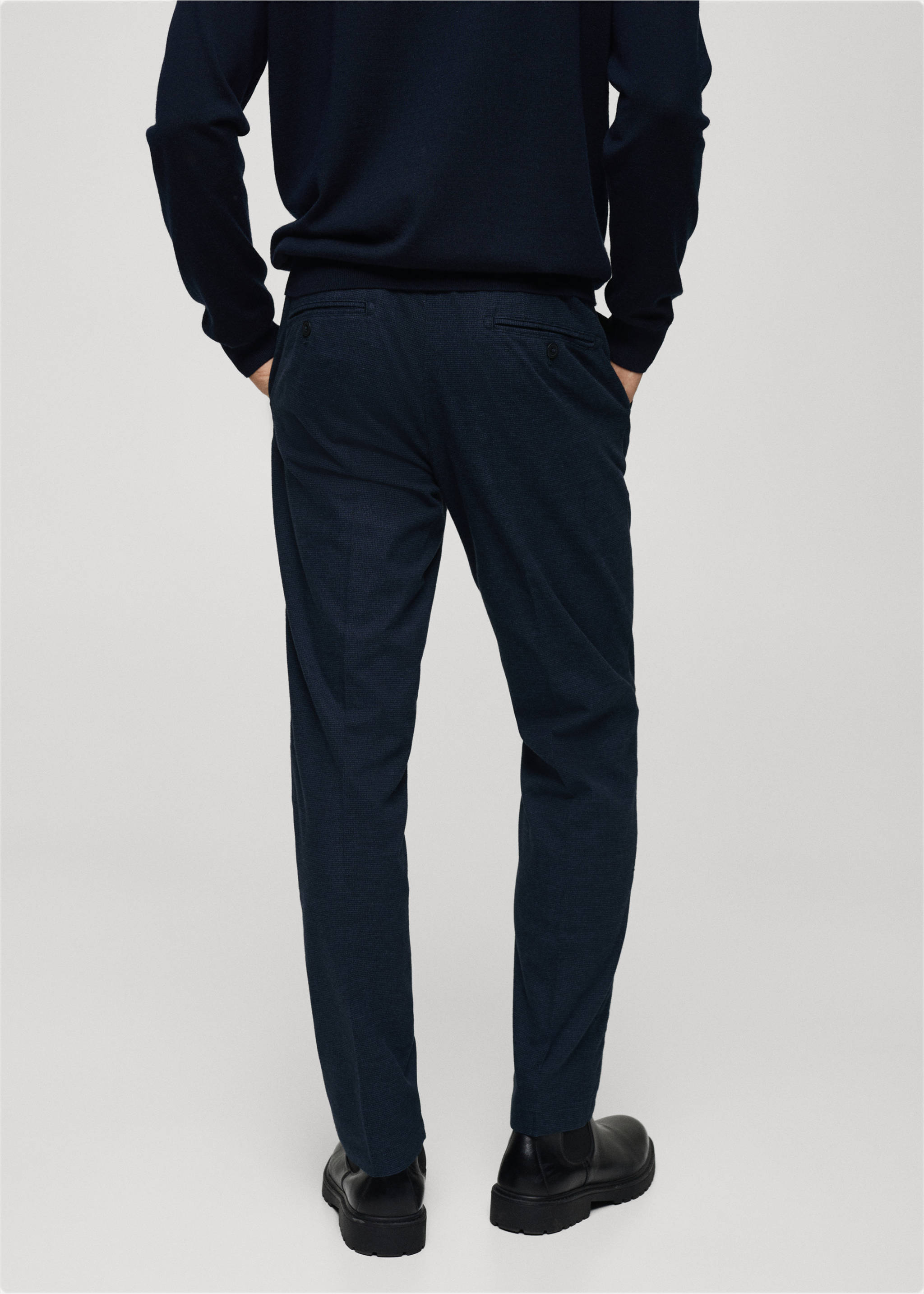 Flanellhose mit Mikro-Fischgrätmuster - Rückseite des Artikels, Indigoblau. Ref: 87030254-00.