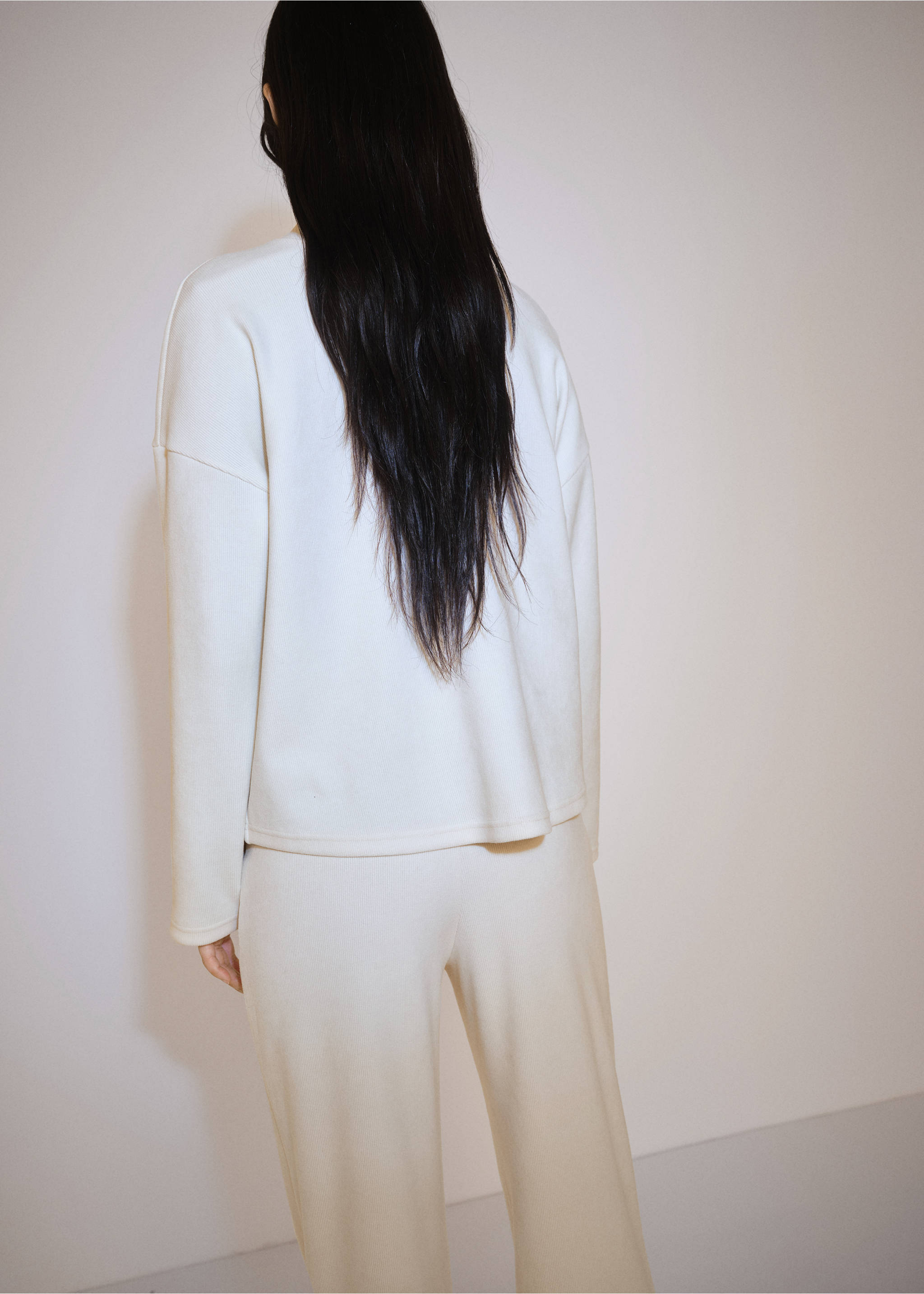 Corduroy sweatshirt with perkins neck - Reverse of the article, Ecru. Ref: 87030351-00.