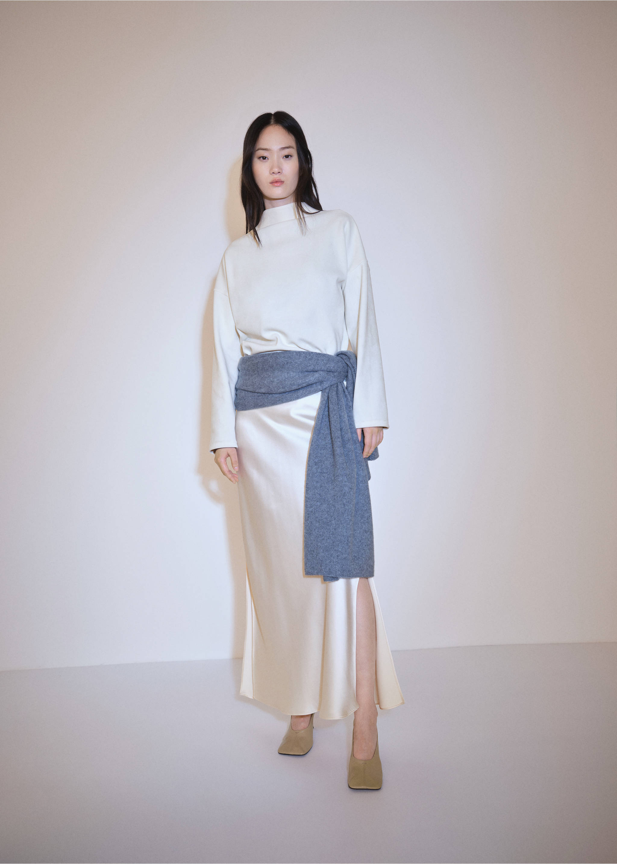 Corduroy sweatshirt with perkins neck - Details of the article 2, Ecru. Ref: 87030351-00.