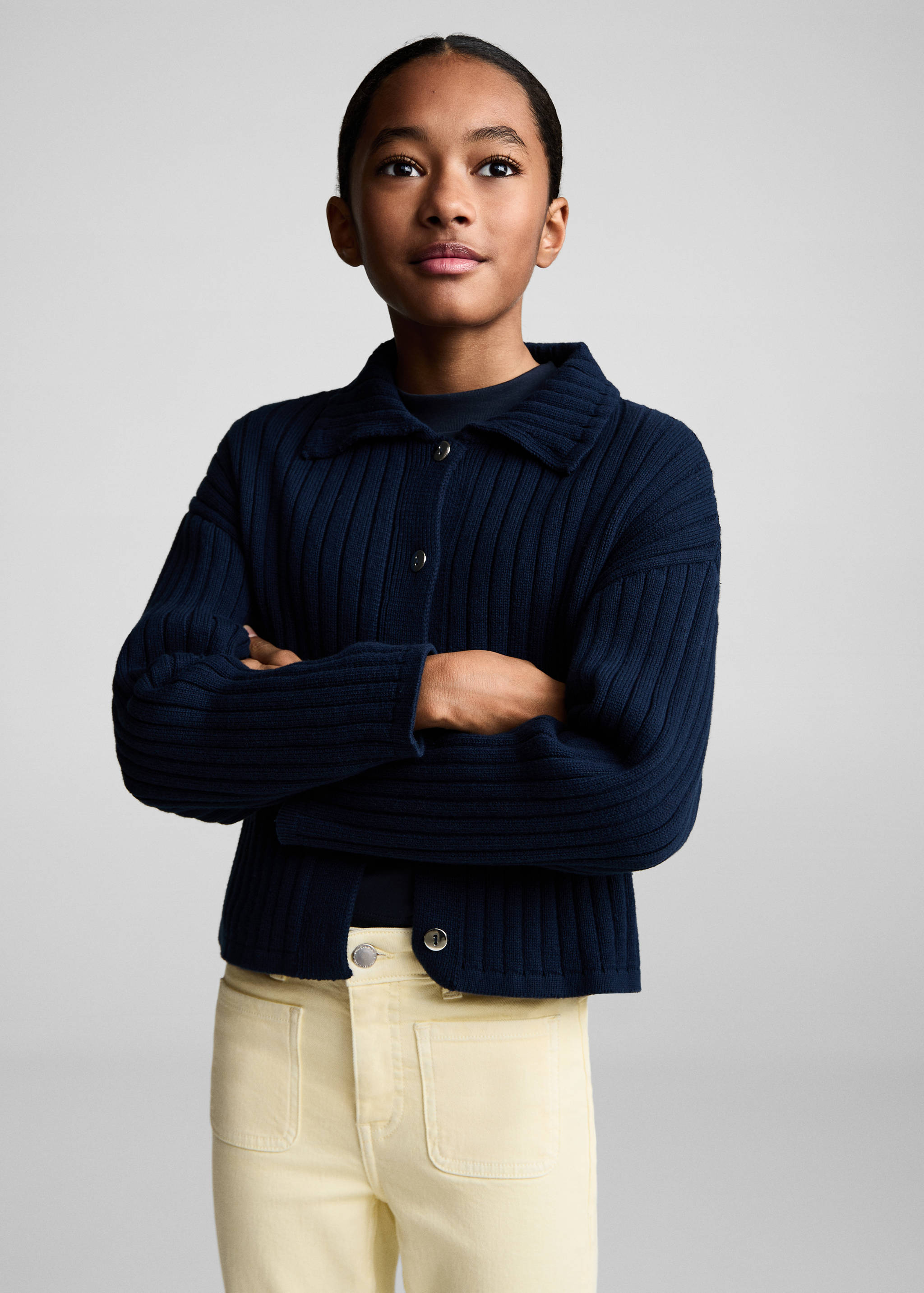 Flared Jeans mit Taschen - Mittlere Ansicht