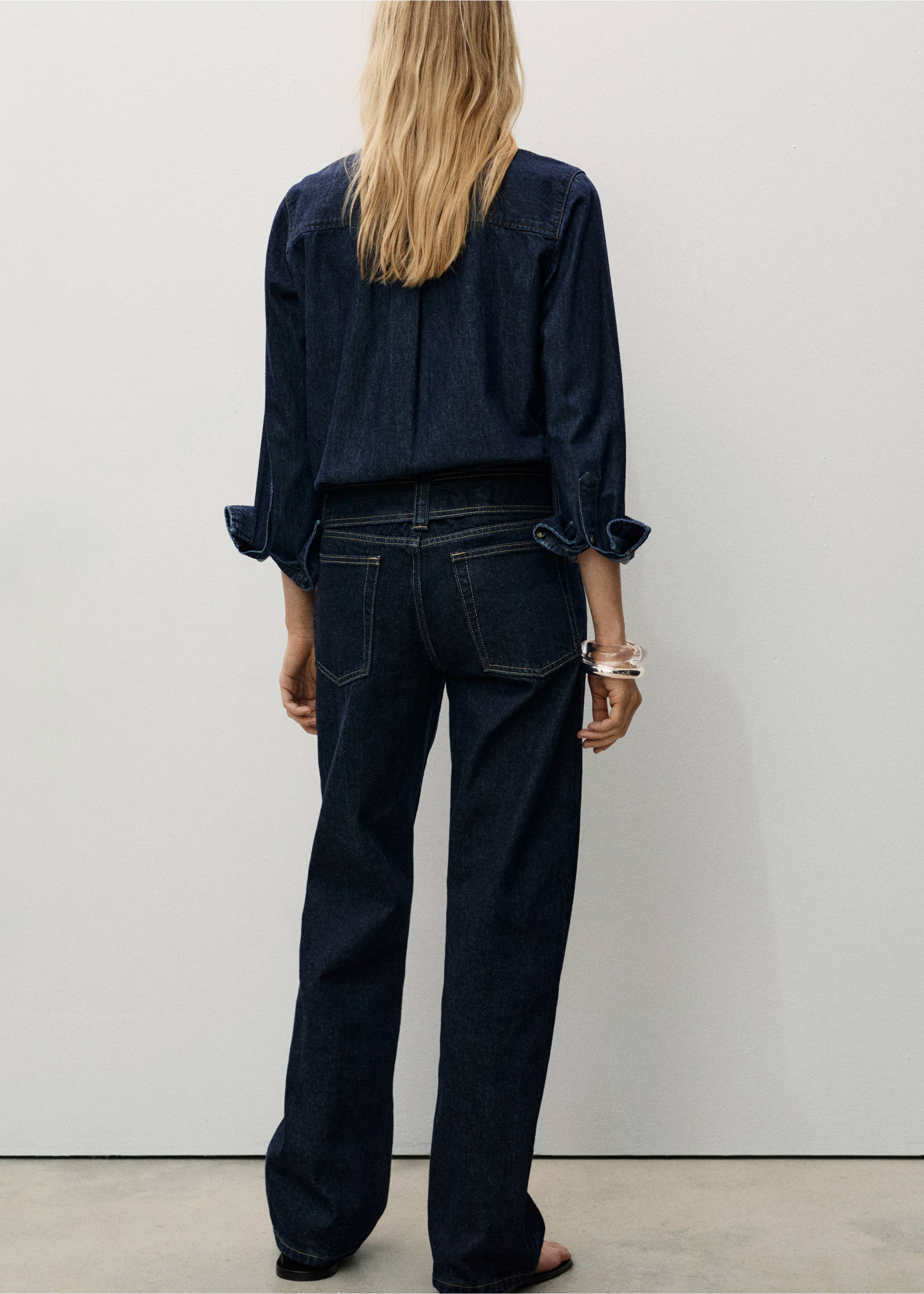 Low-rise straight jeans with belt - Reverse of the article, Open Blue. Ref: 87030427-00.