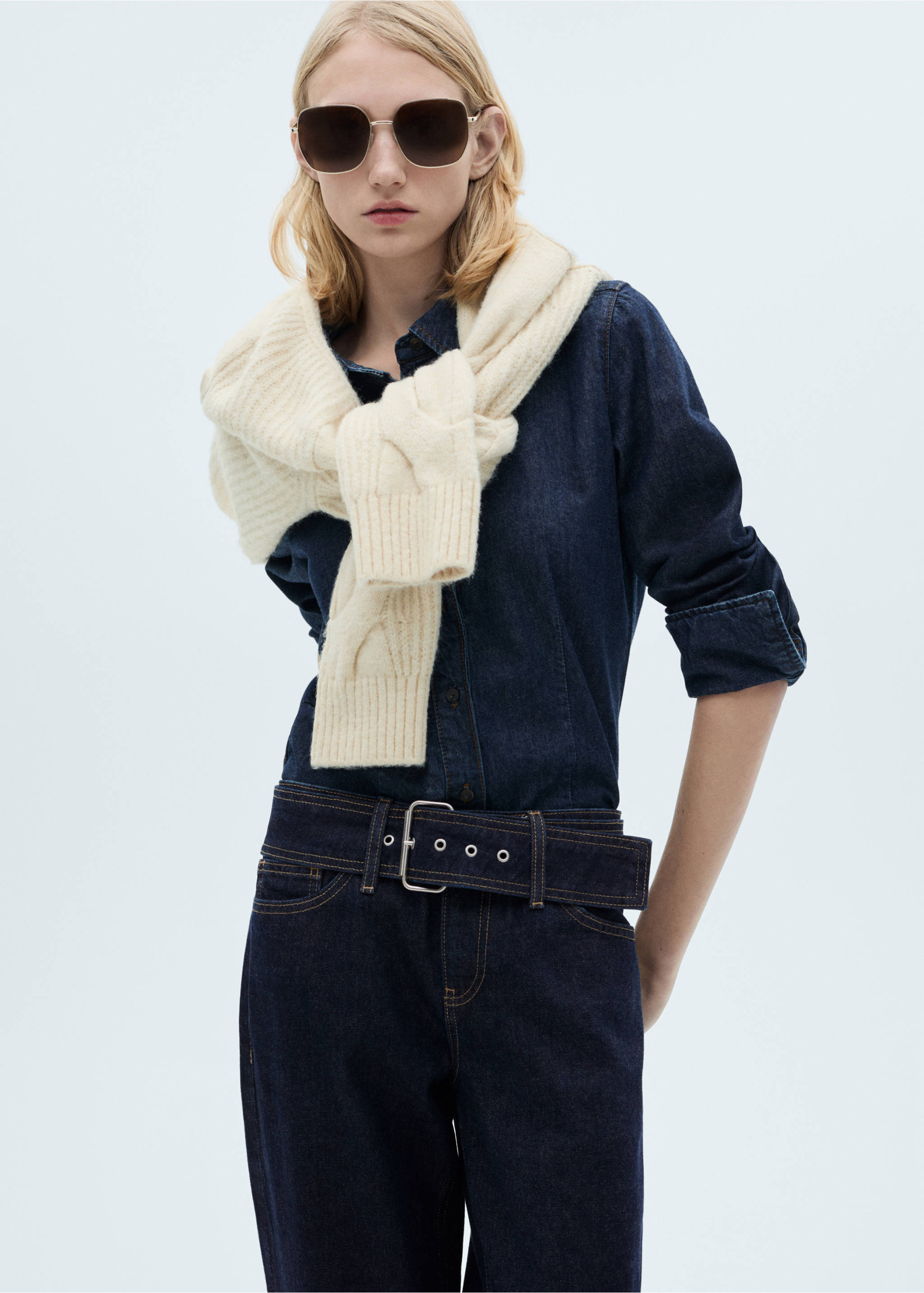 Low-rise straight jeans with belt - Details of the article 1, Open Blue. Ref: 87030427-00.