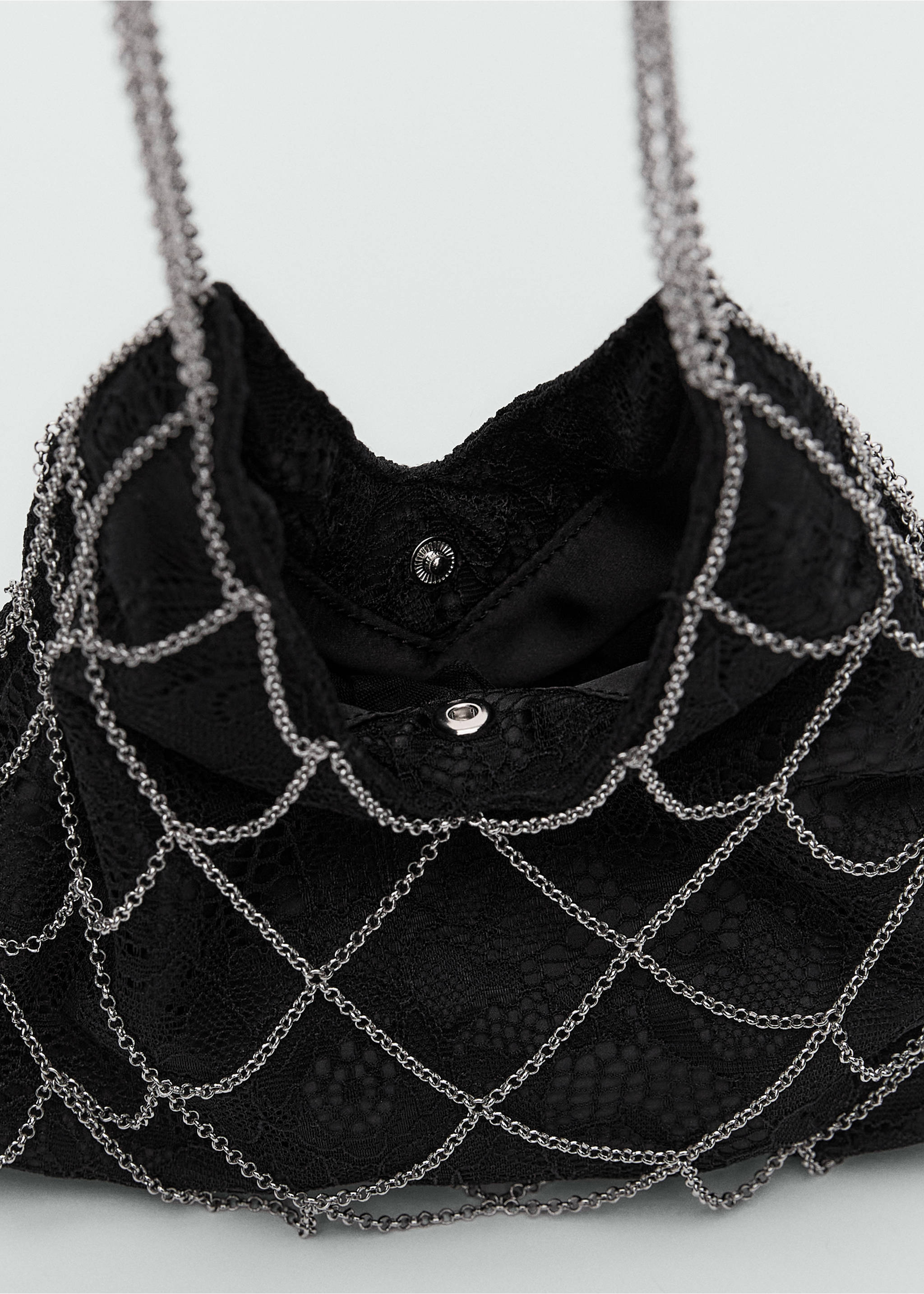 Guipure-Tasche mit Netz-Design und Kette - Detail des Artikels 3, Schwarz. Ref: 87030450-00.