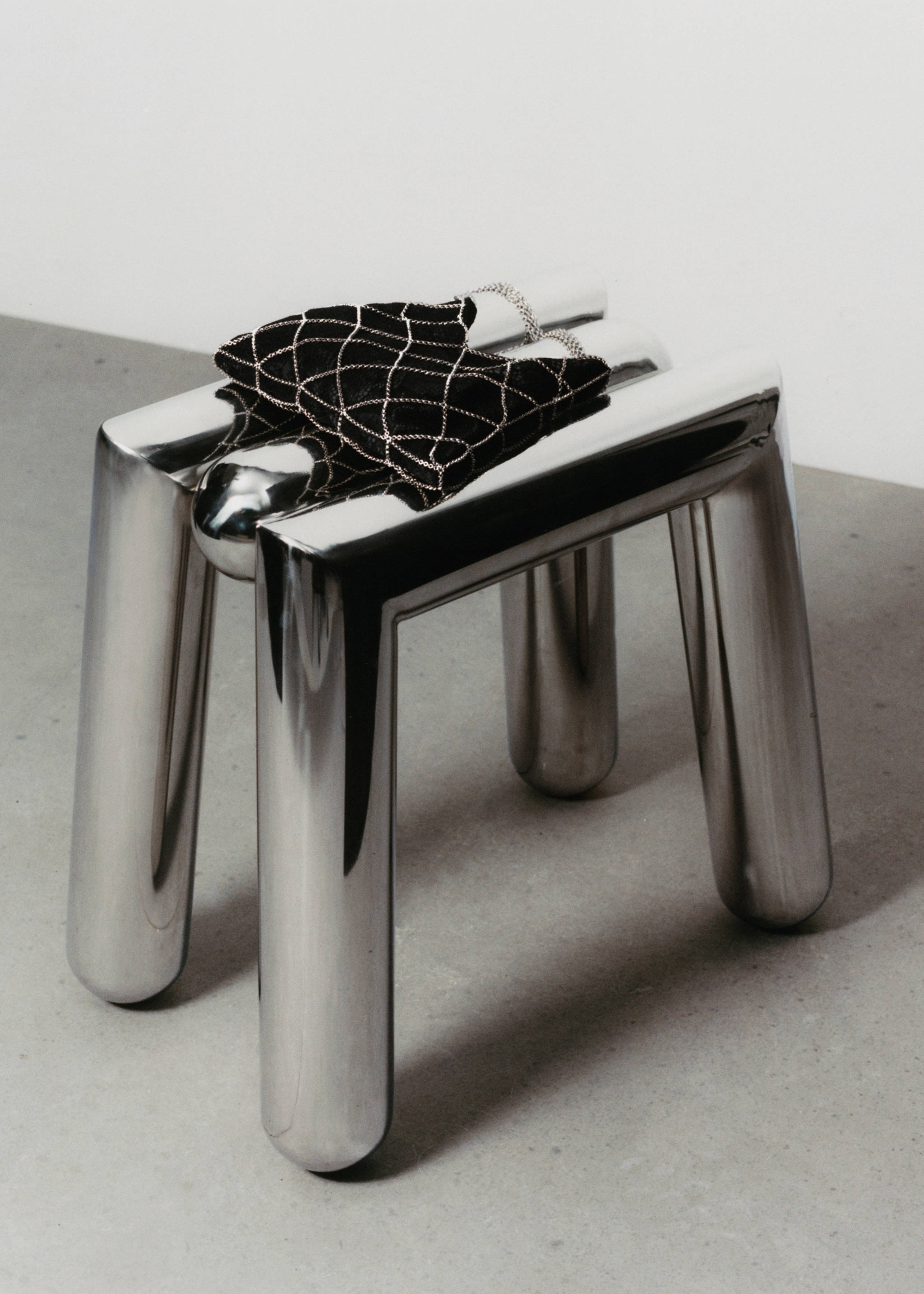 Guipure mesh chain bag - Details of the article 6