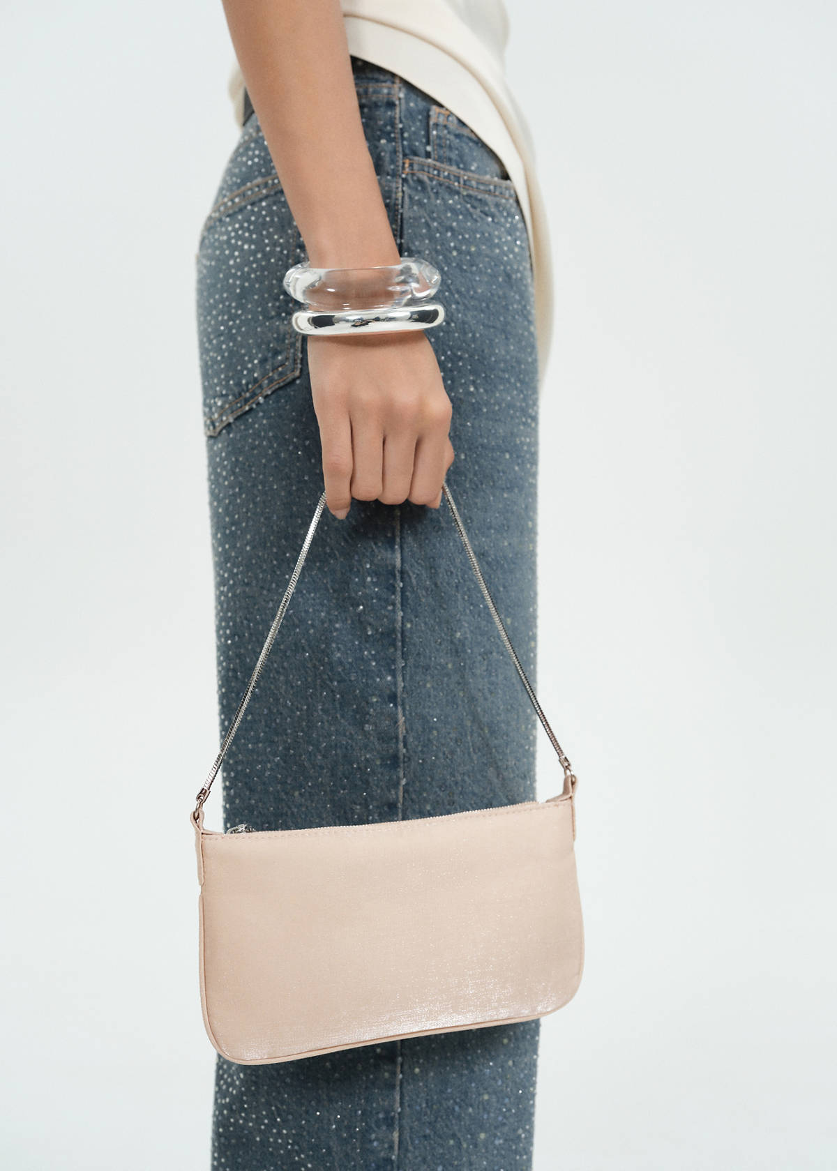 Shiny finish chain bag
