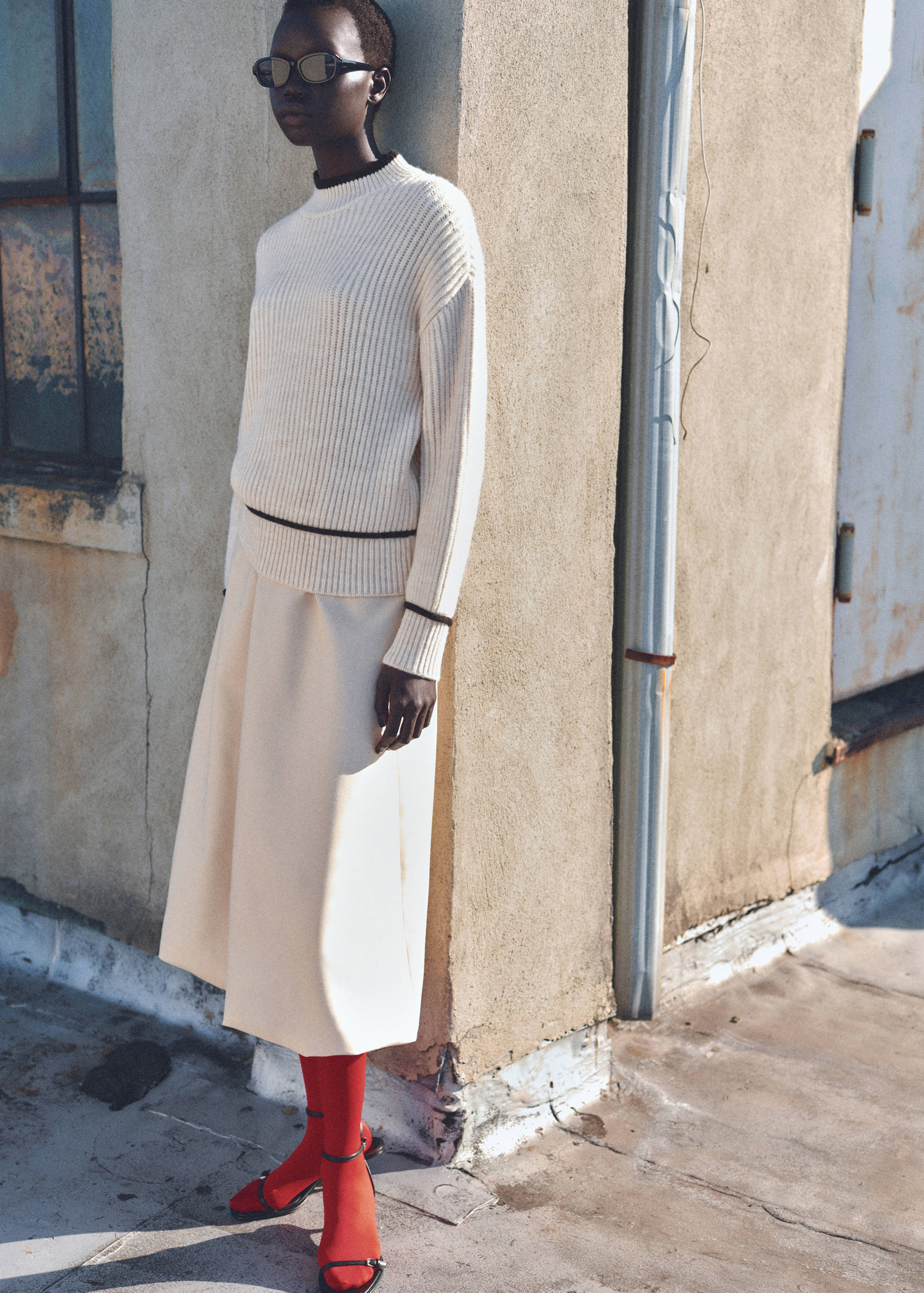 Perkins-neck sweater with contrasting details - Details of the article 2