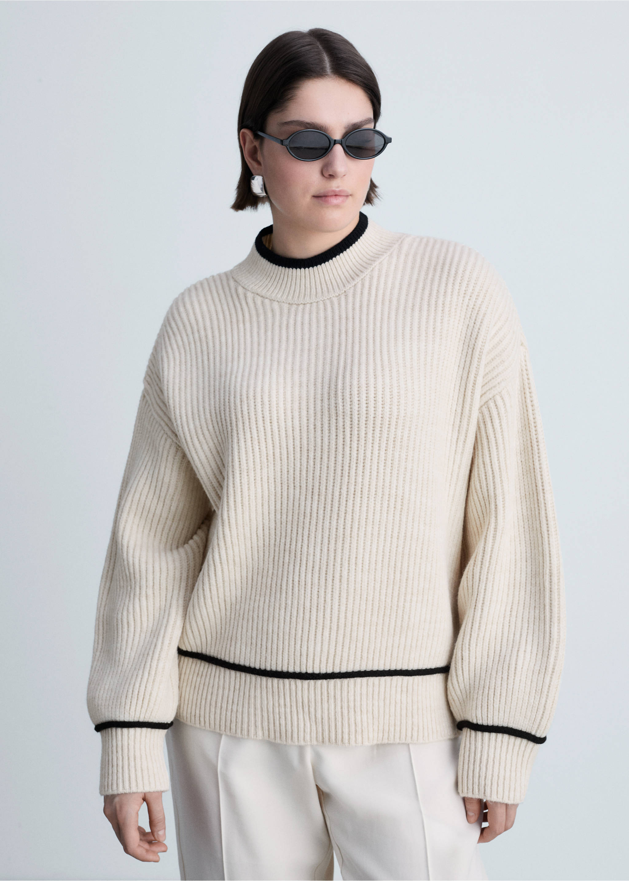 Perkins-neck sweater with contrasting details - Details of the article 5, Beige. Ref: 87030454-00.