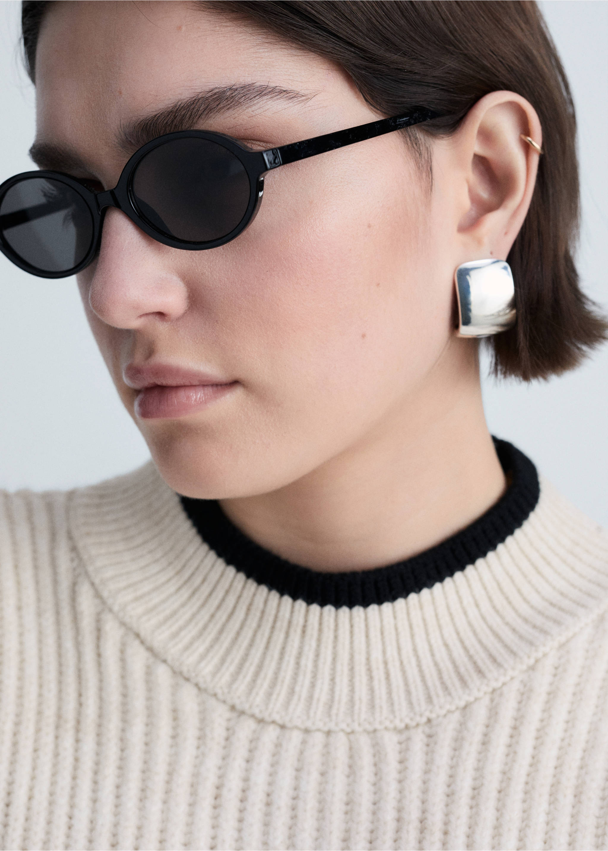 Perkins-neck sweater with contrasting details - Details of the article 4, Beige. Ref: 87030454-00.