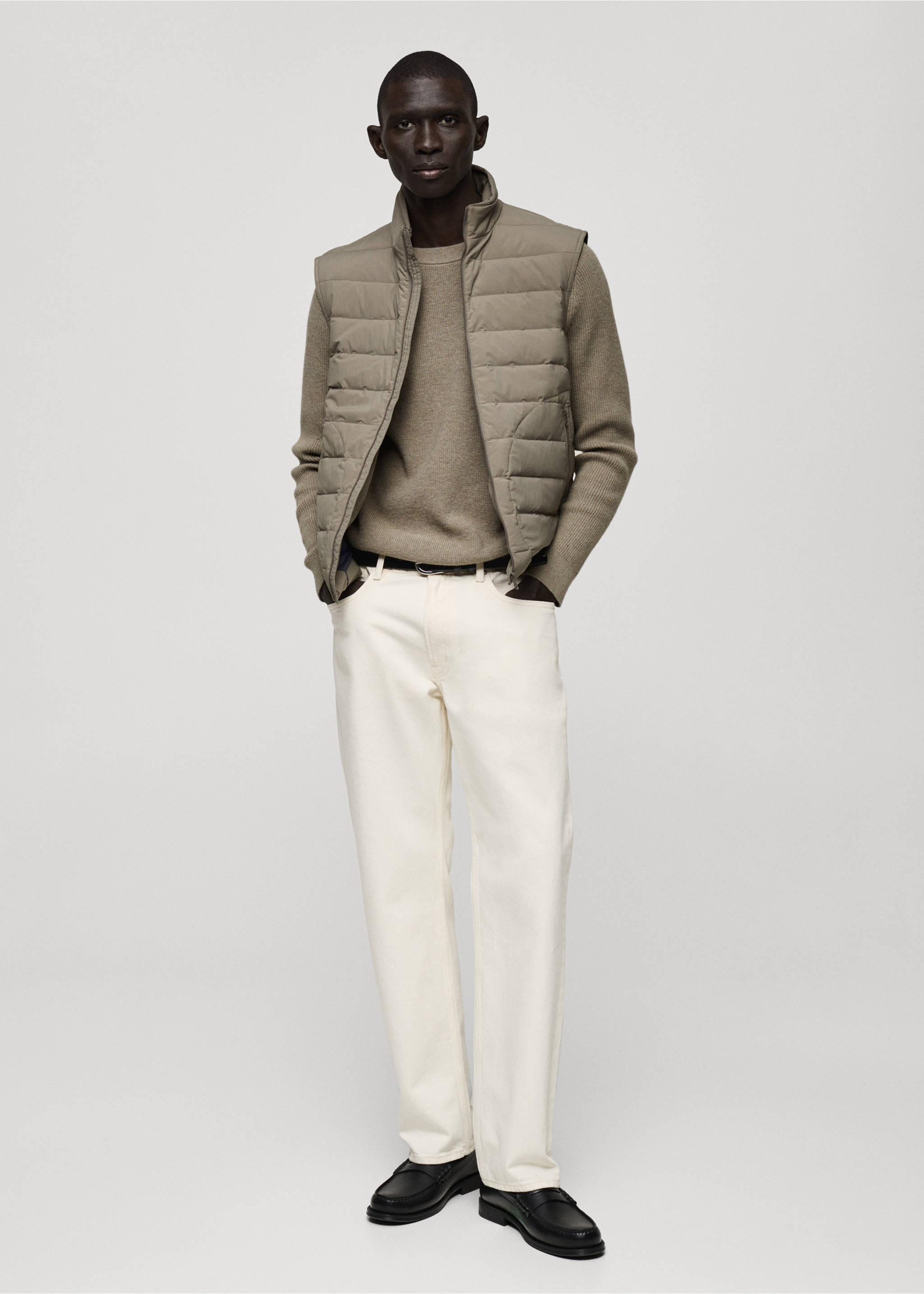 Vestă matlasată cu umplutură de puf și pene - Plan general, Maro mediu. Ref: 87030576-00.