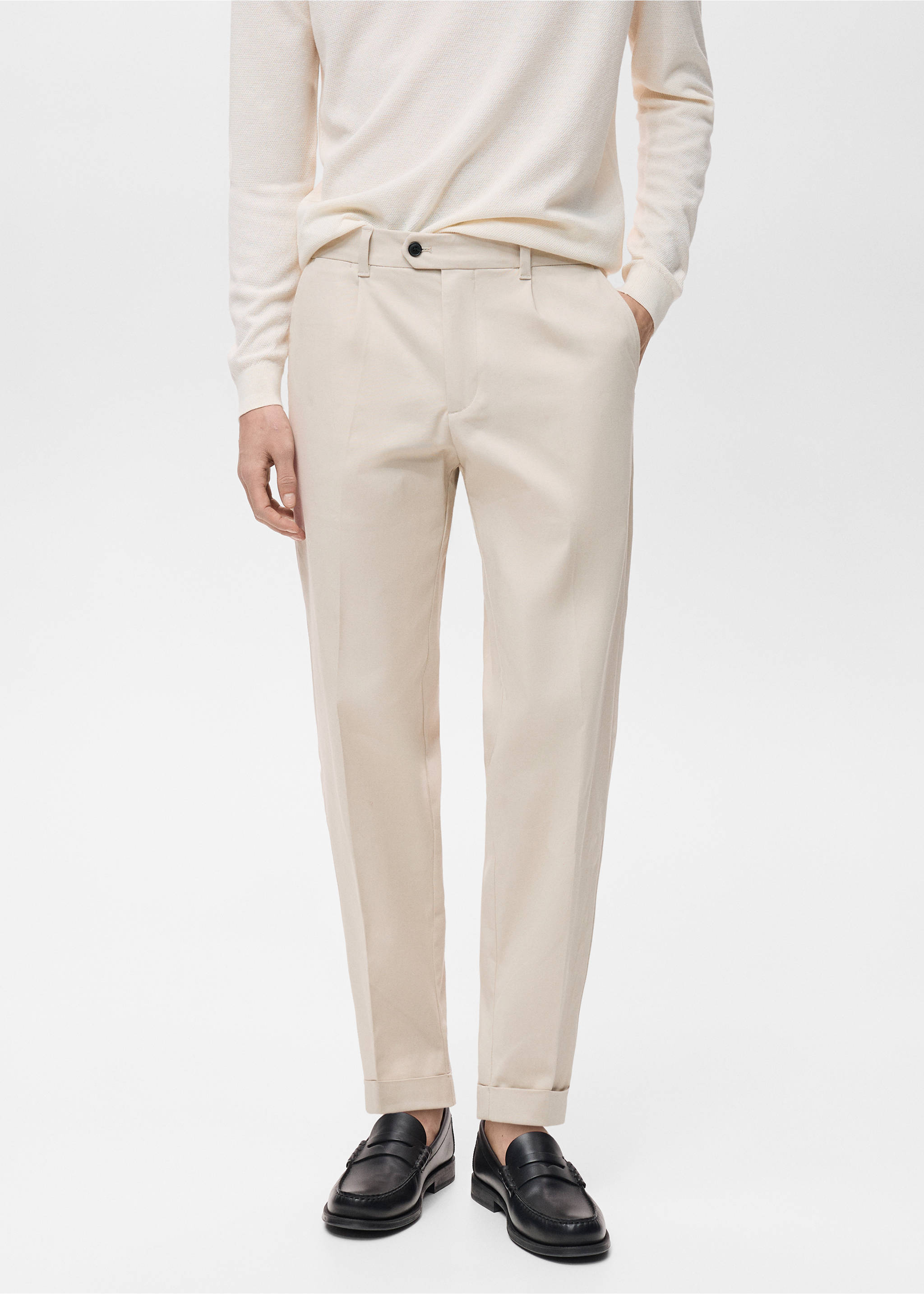 Pantalón pinzas bajo vuelta - Plano medio, Beige. Ref: 87030579-00.