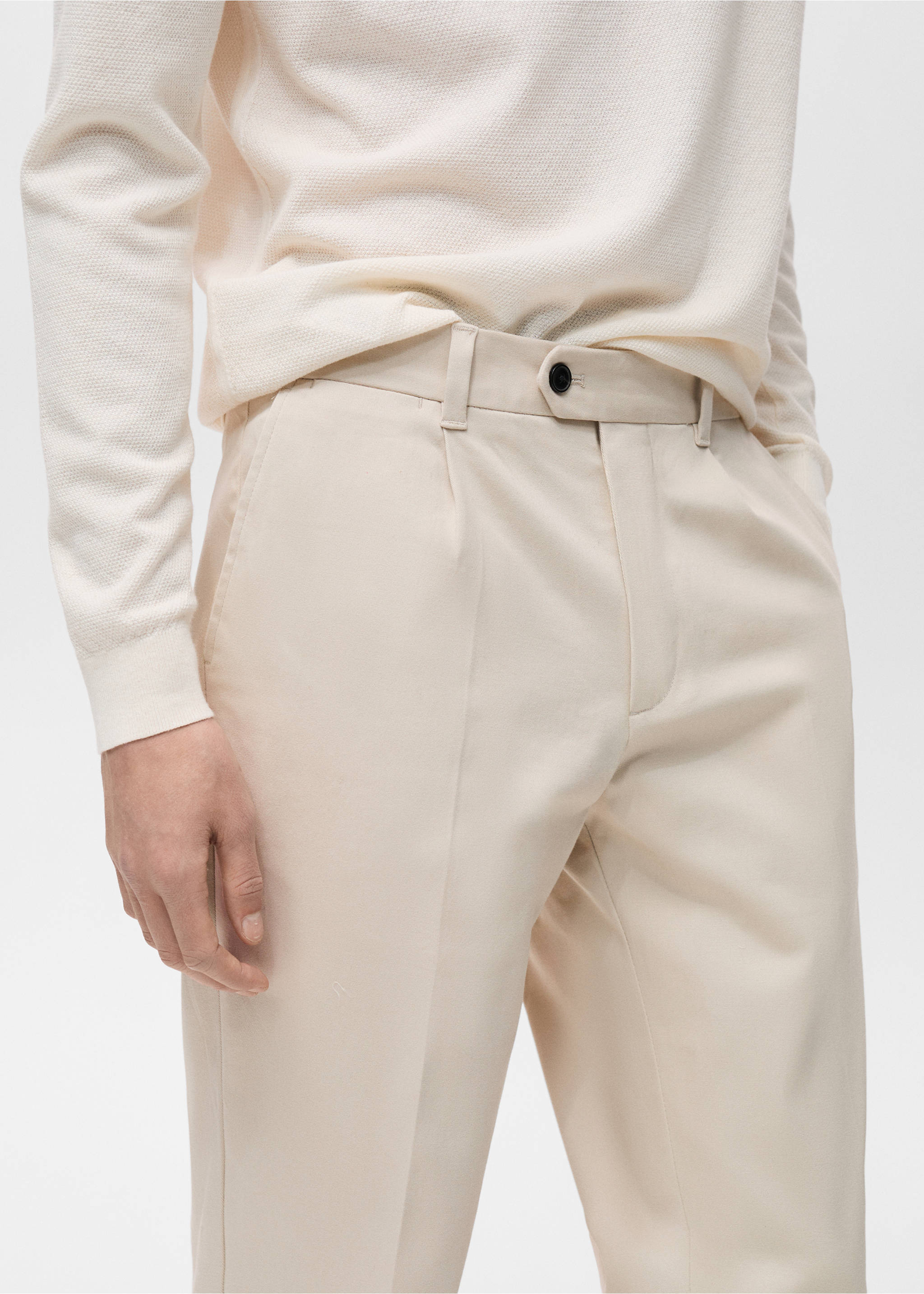 Pantalón pinzas bajo vuelta - Detalle del artículo 1, Beige. Ref: 87030579-00.