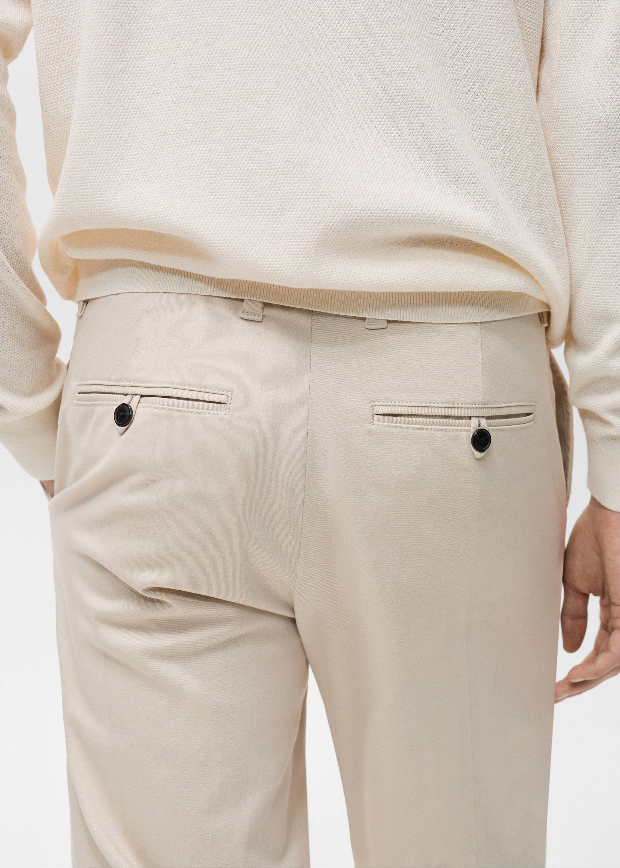 Pantalón pinzas bajo vuelta - Detalle del artículo 3, Beige. Ref: 87030579-00.