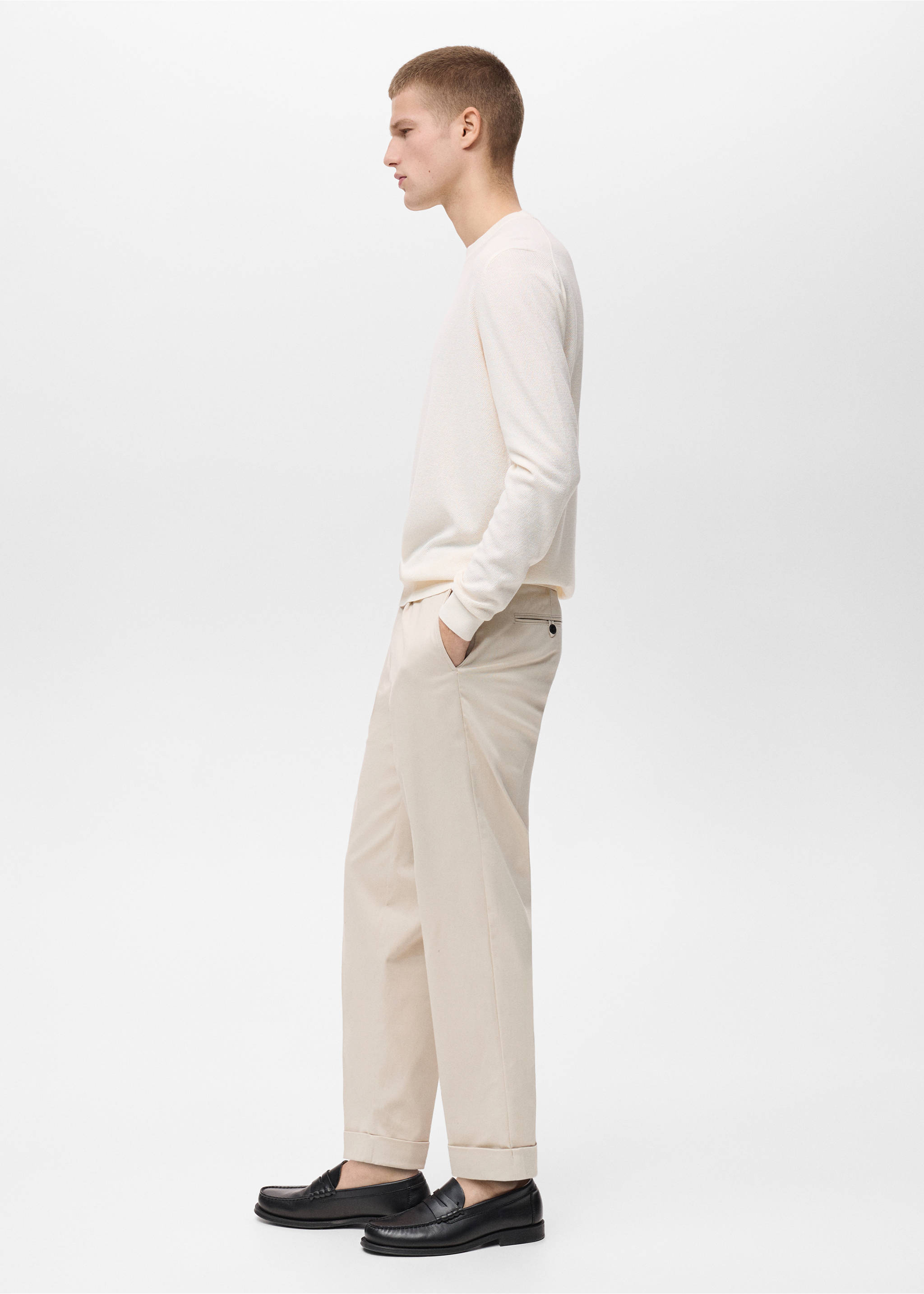 Pantalón pinzas bajo vuelta - Detalle del artículo 2, Beige. Ref: 87030579-00.