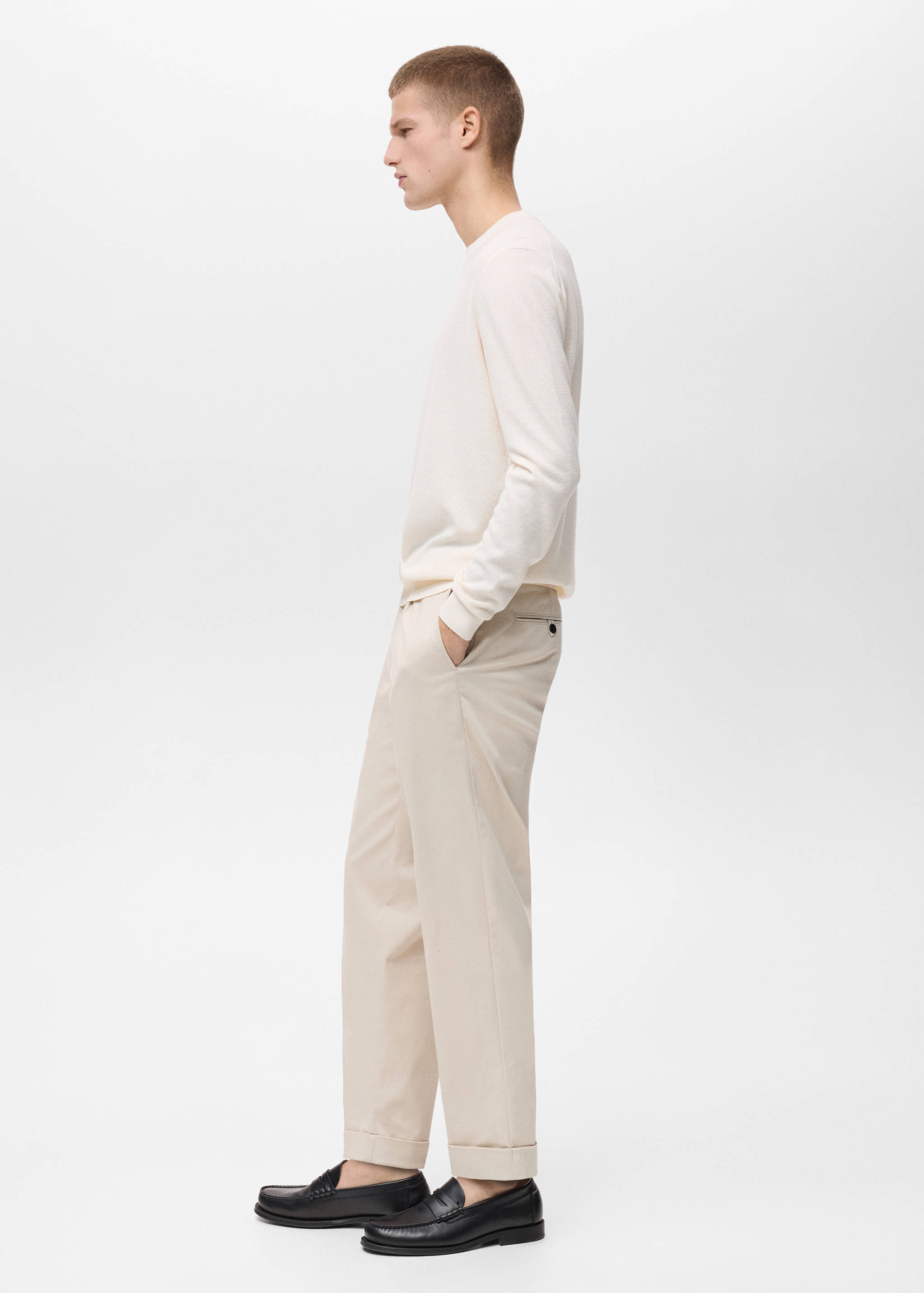 Pleated trousers under cuff - Details of the article 2