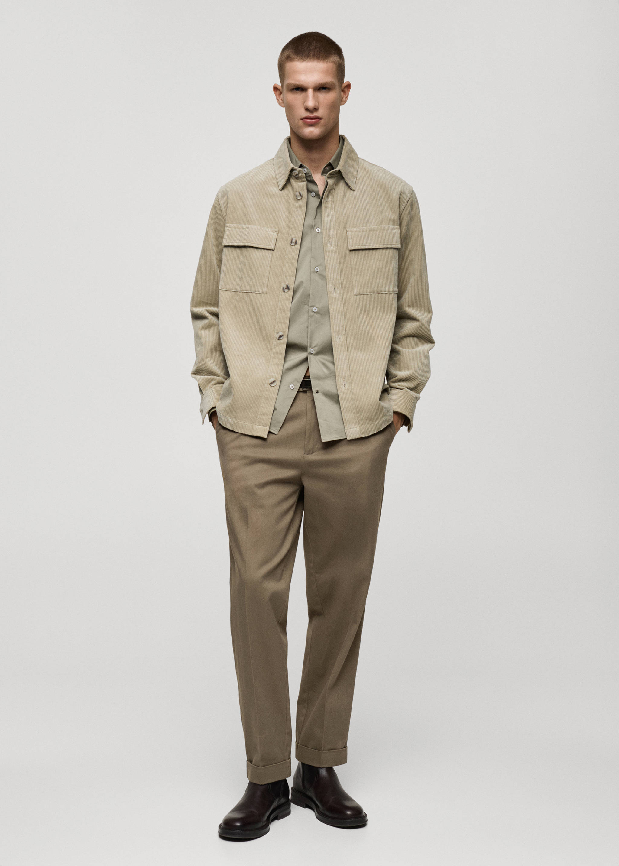 Pleated trousers under cuff - General plane