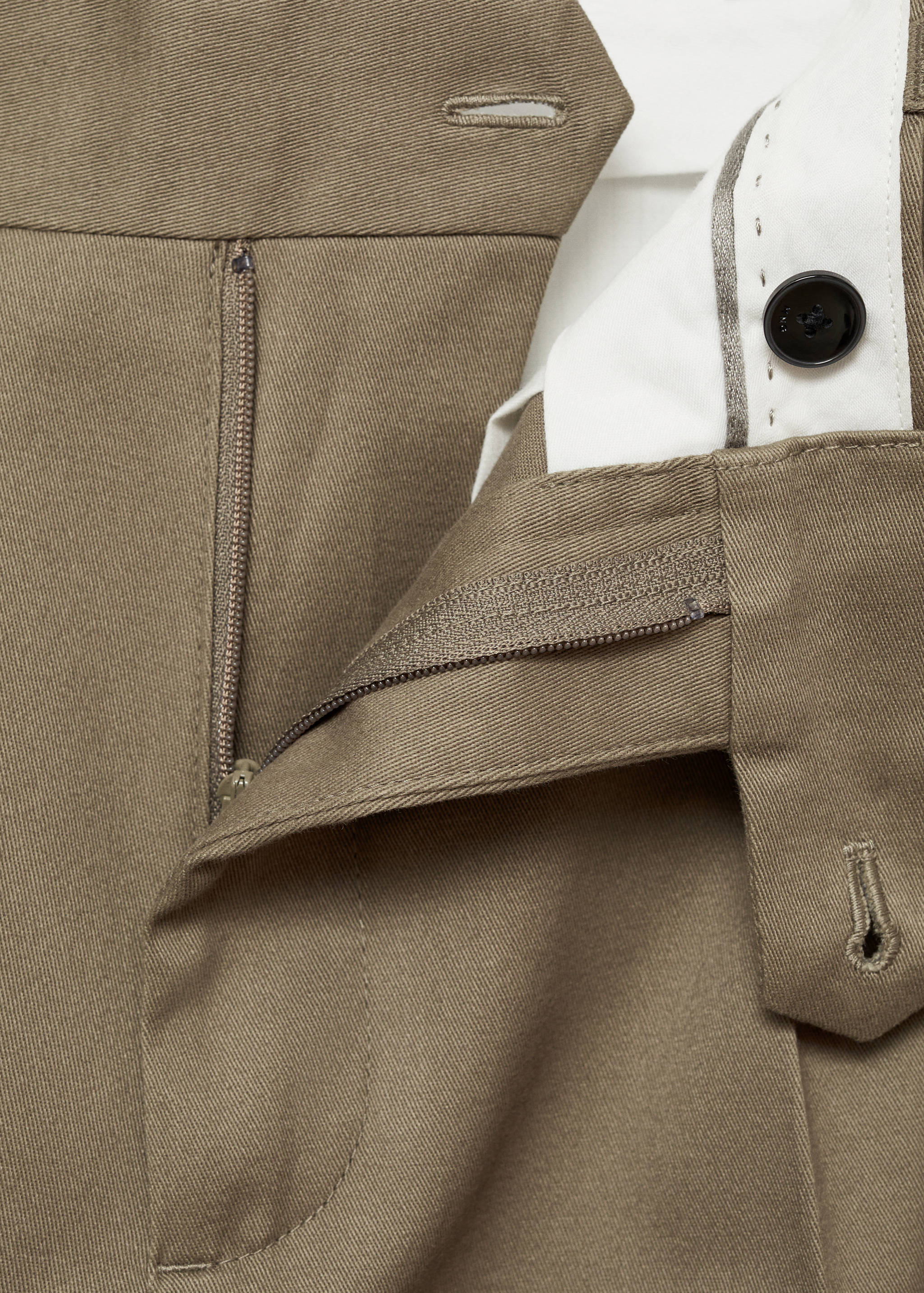 Pleated trousers under cuff - Details of the article 8