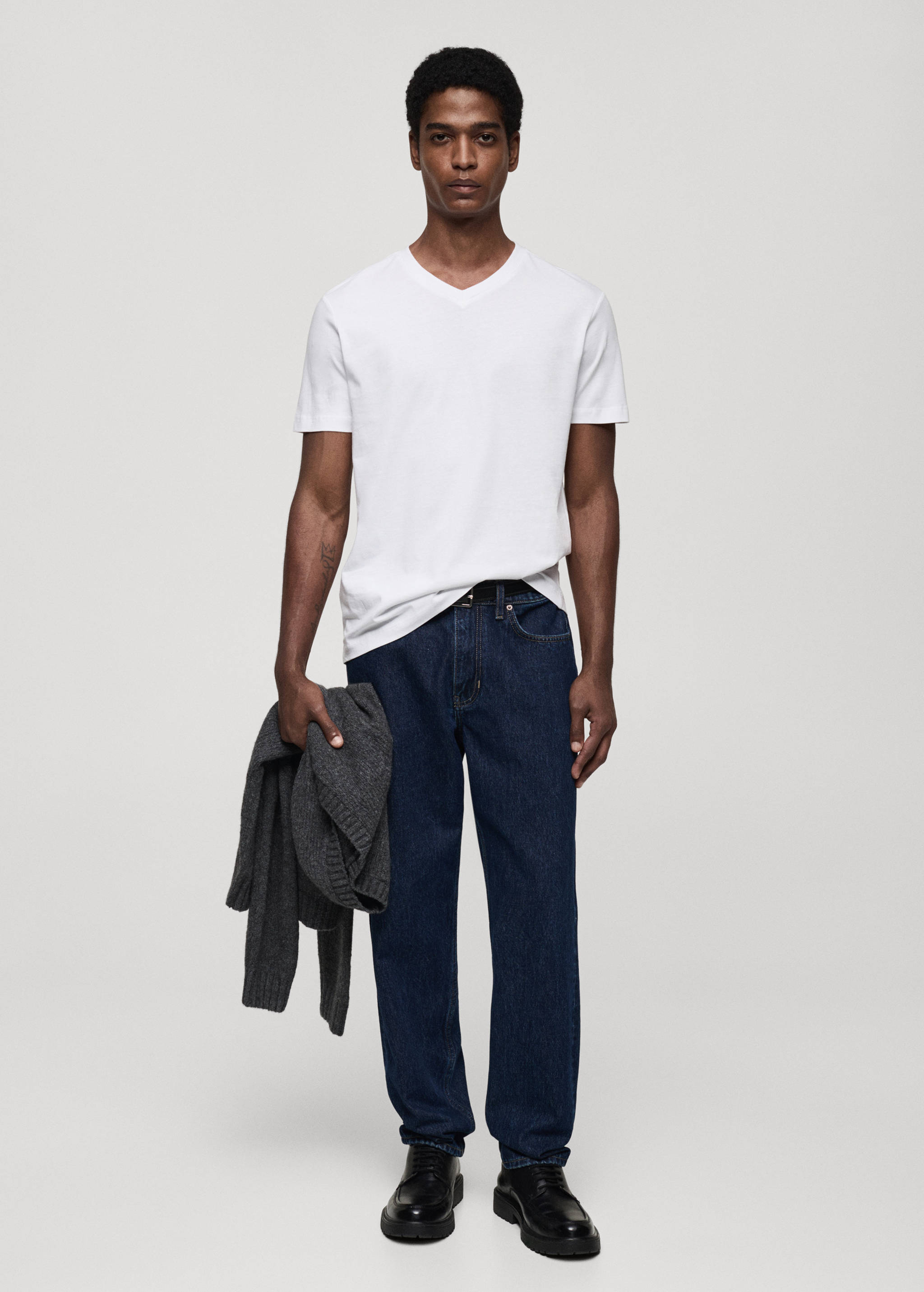 T-shirt col en V slim-fit 100 % coton - Plan général