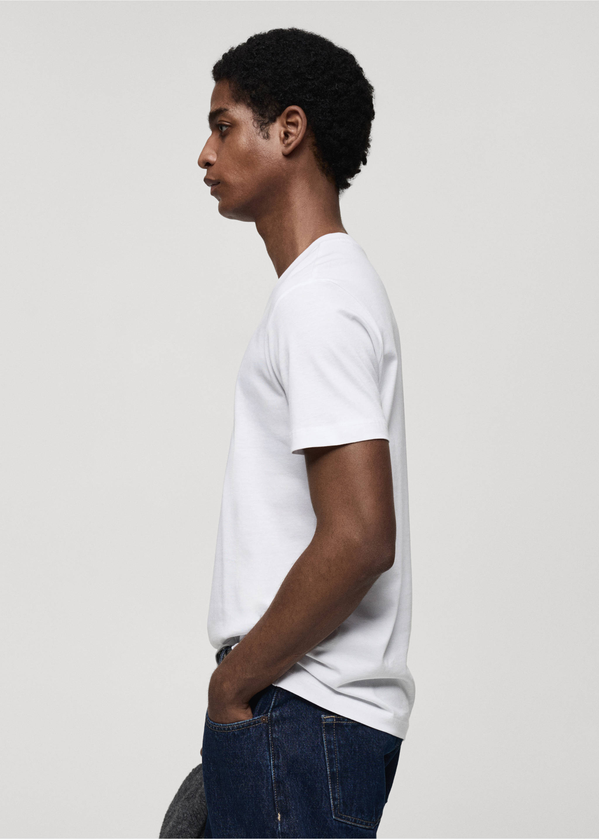 Samarreta escot en punta slim fit 100% cotó - Detall de l'article 2, Blanc. Ref: 87030599-00.
