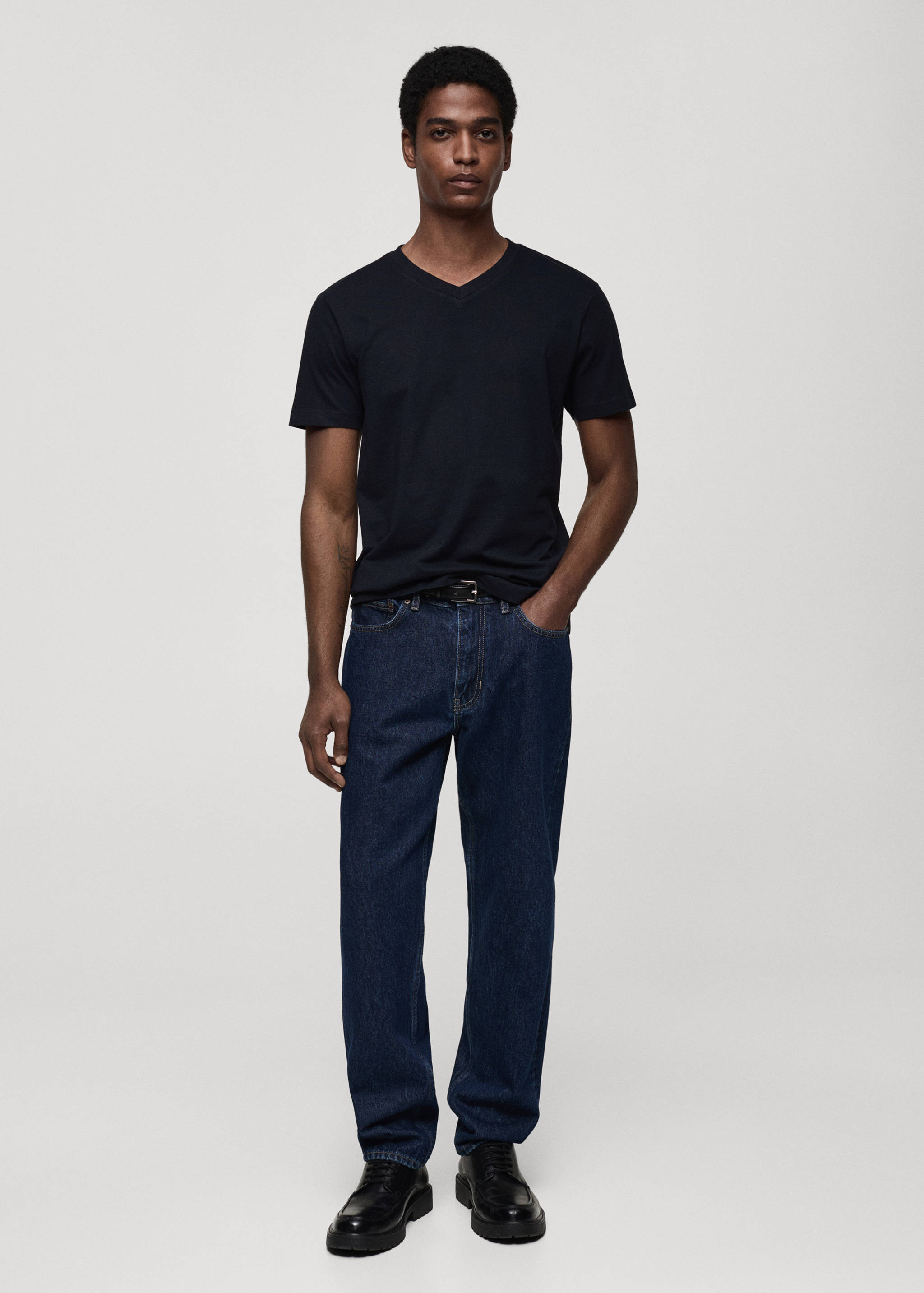 T-shirt col en V slim-fit 100 % coton - Plan général