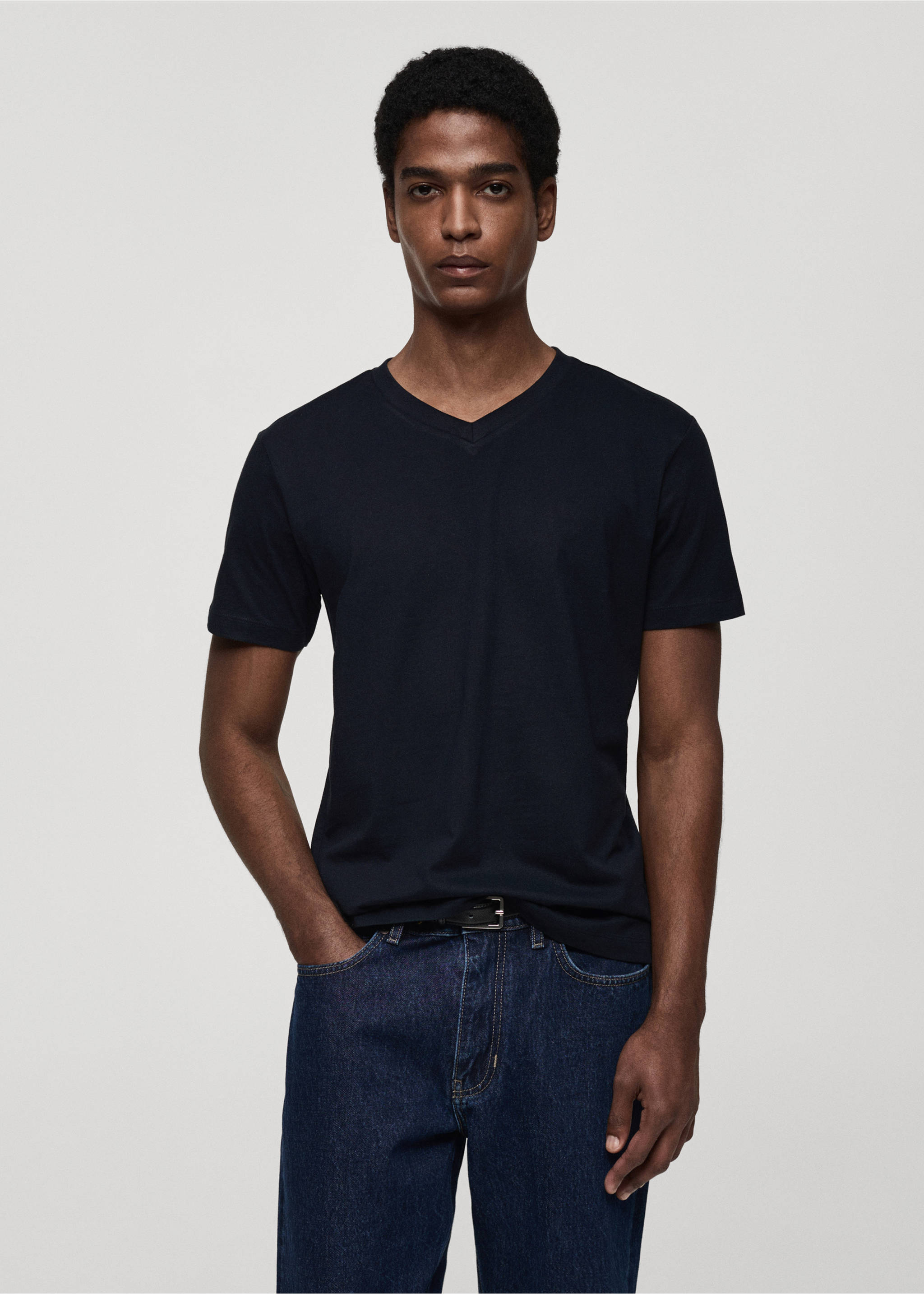 100% cotton slim-fit V-neck t-shirt - Medium plane, Dark Navy. Ref: 87030599-00.
