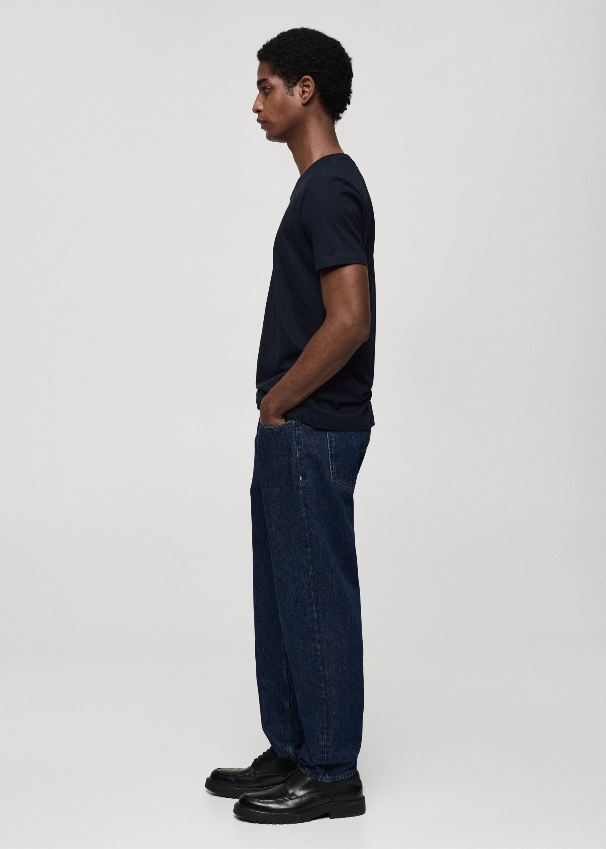 100% cotton slim-fit V-neck t-shirt - Details of the article 2, Dark Navy. Ref: 87030599-00.