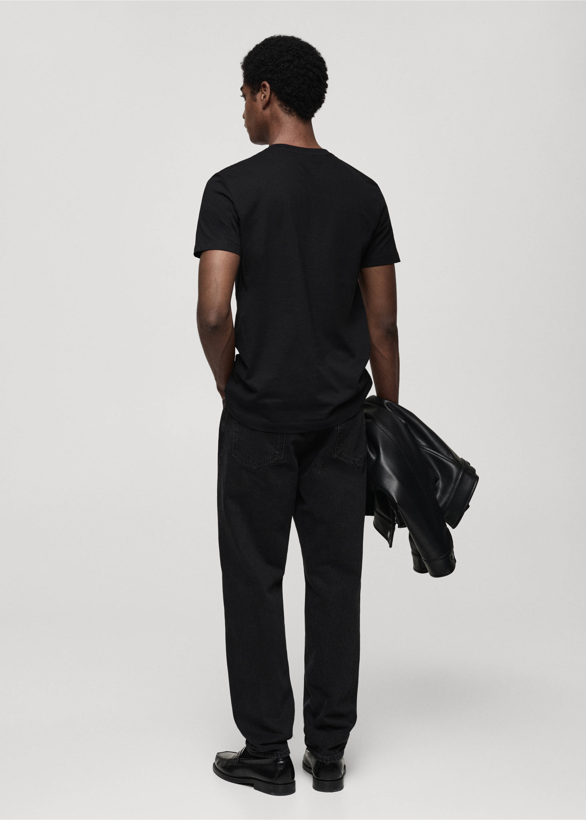 T-Shirt mit V-Ausschnitt, Slim Fit, 100% Baumwolle - Rückseite des Artikels, Schwarz. Ref: 87030599-00.