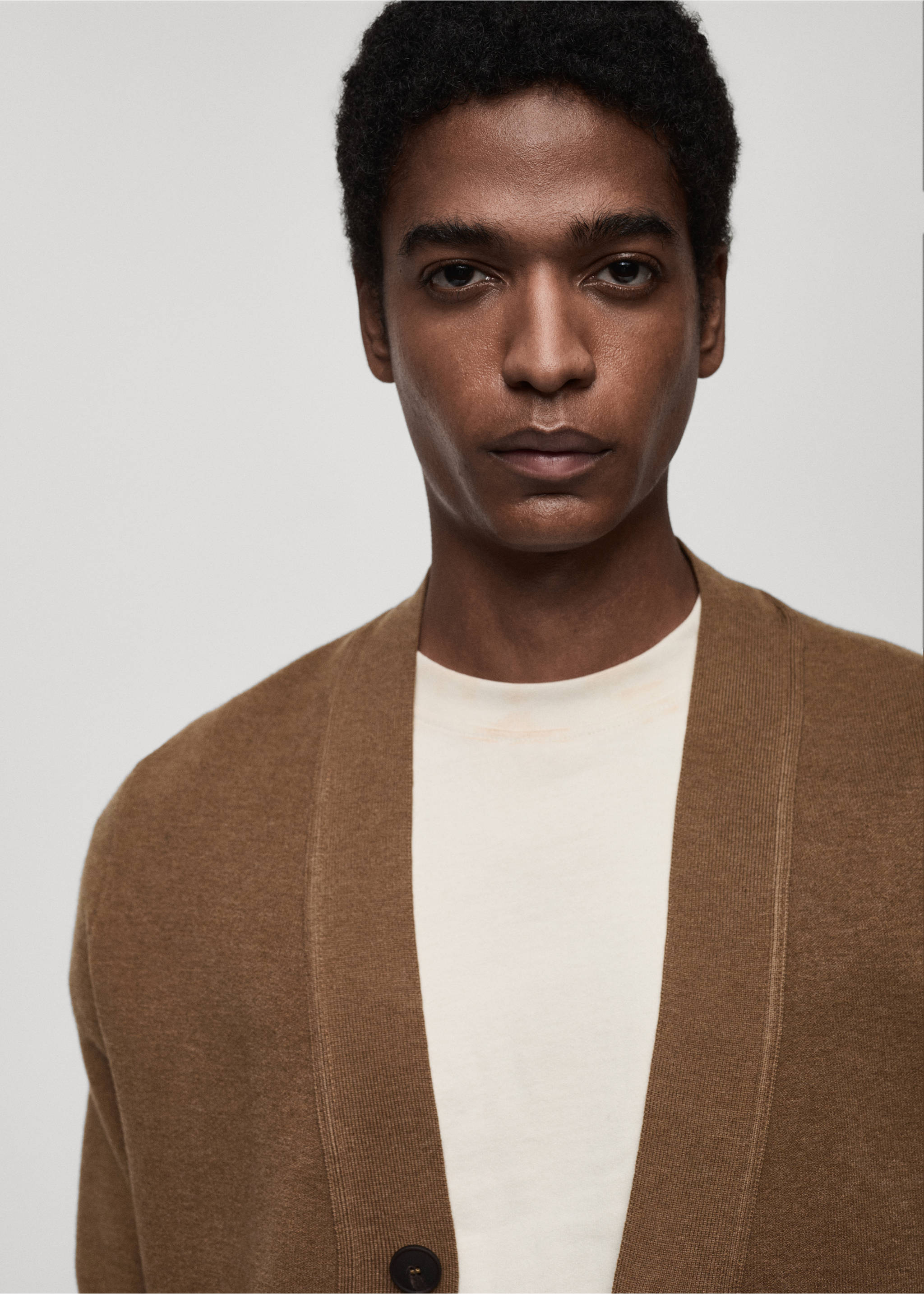 Knitted button cardigan - Details of the article 1, Medium Brown. Ref: 87030600-00.