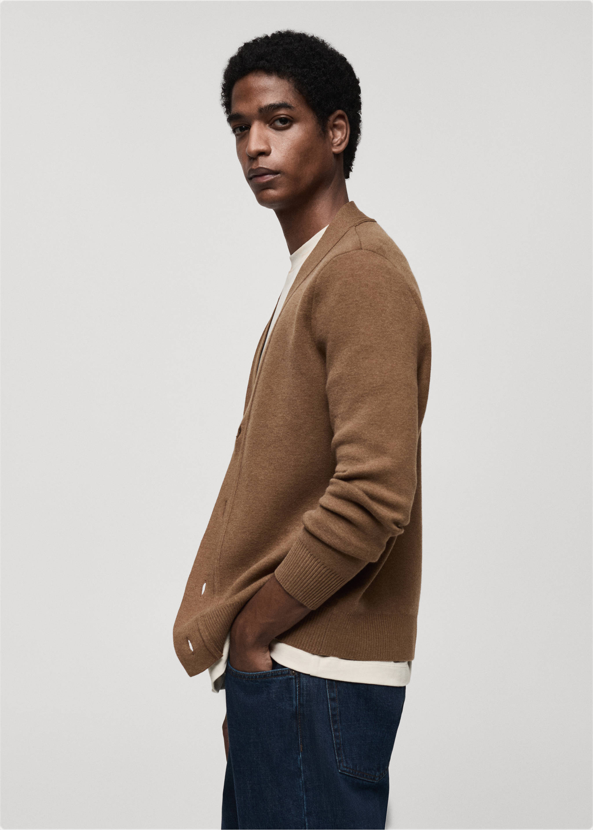 Knitted button cardigan - Details of the article 2, Medium Brown. Ref: 87030600-00.